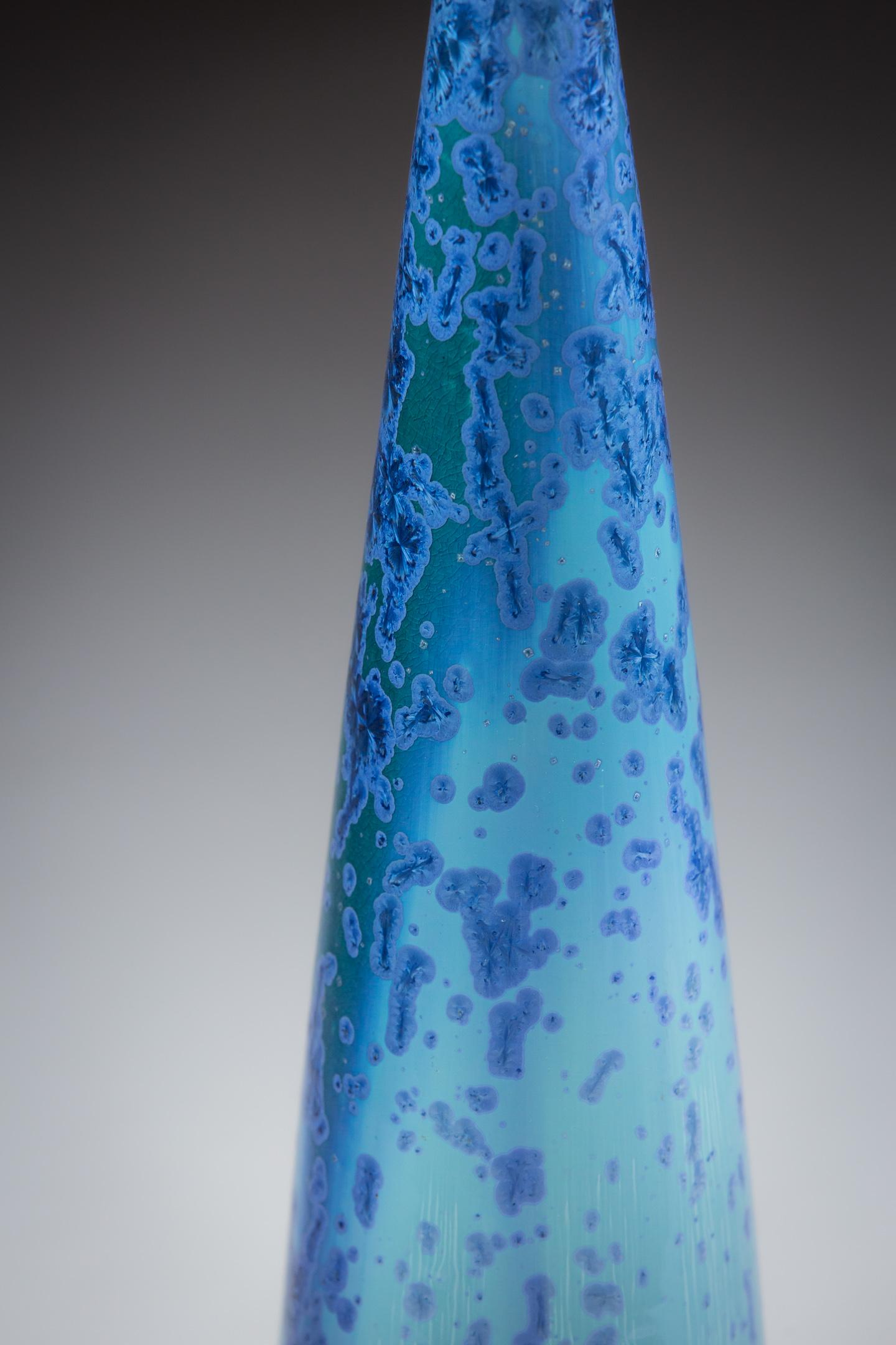 Außergewöhnliche glasierte blaue Studio-Keramik-Vase als Lampe im Angebot 2