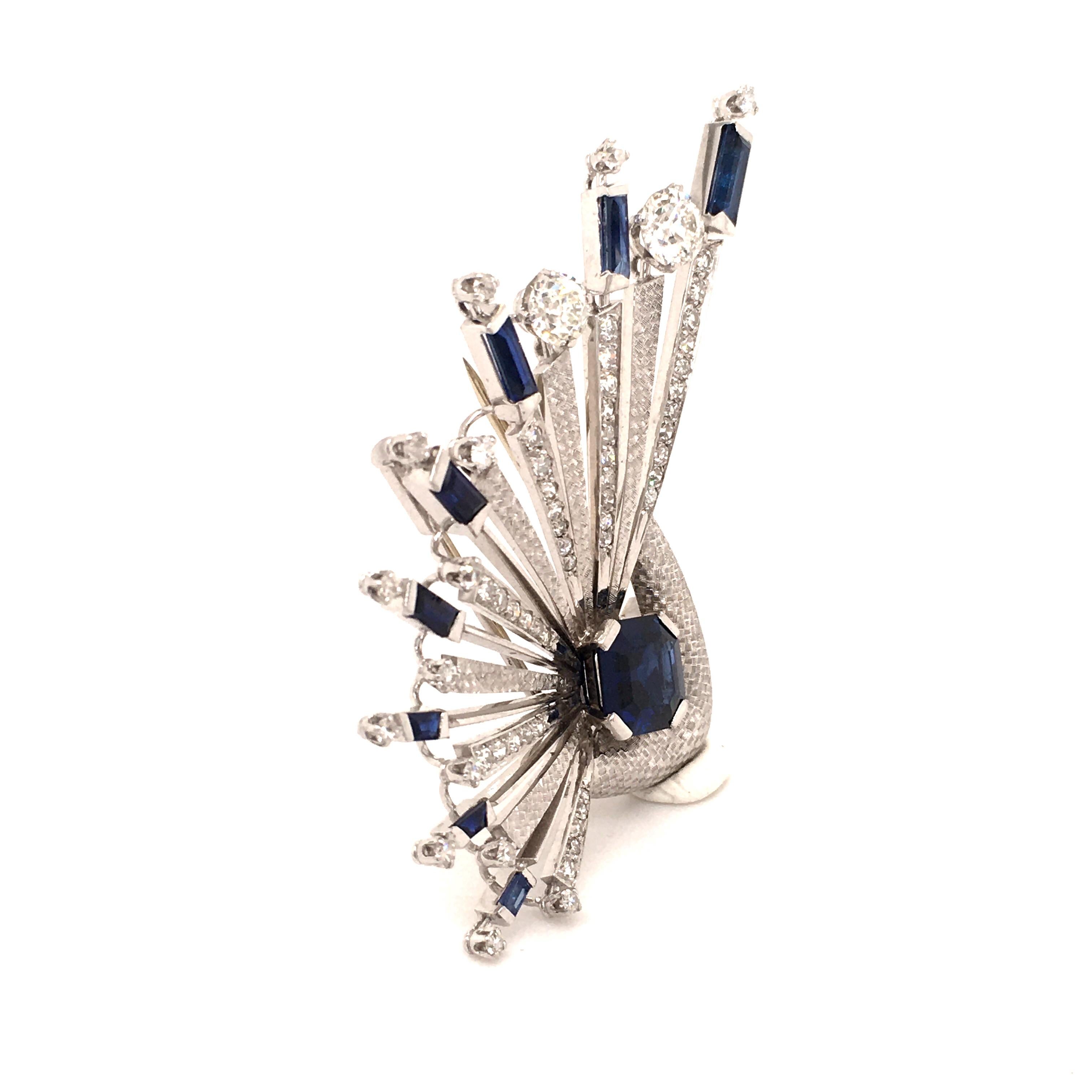 Extraordinary Gubelin Sapphire and Diamond Brooch in 18 Karat White Gold In Good Condition In Lucerne, CH