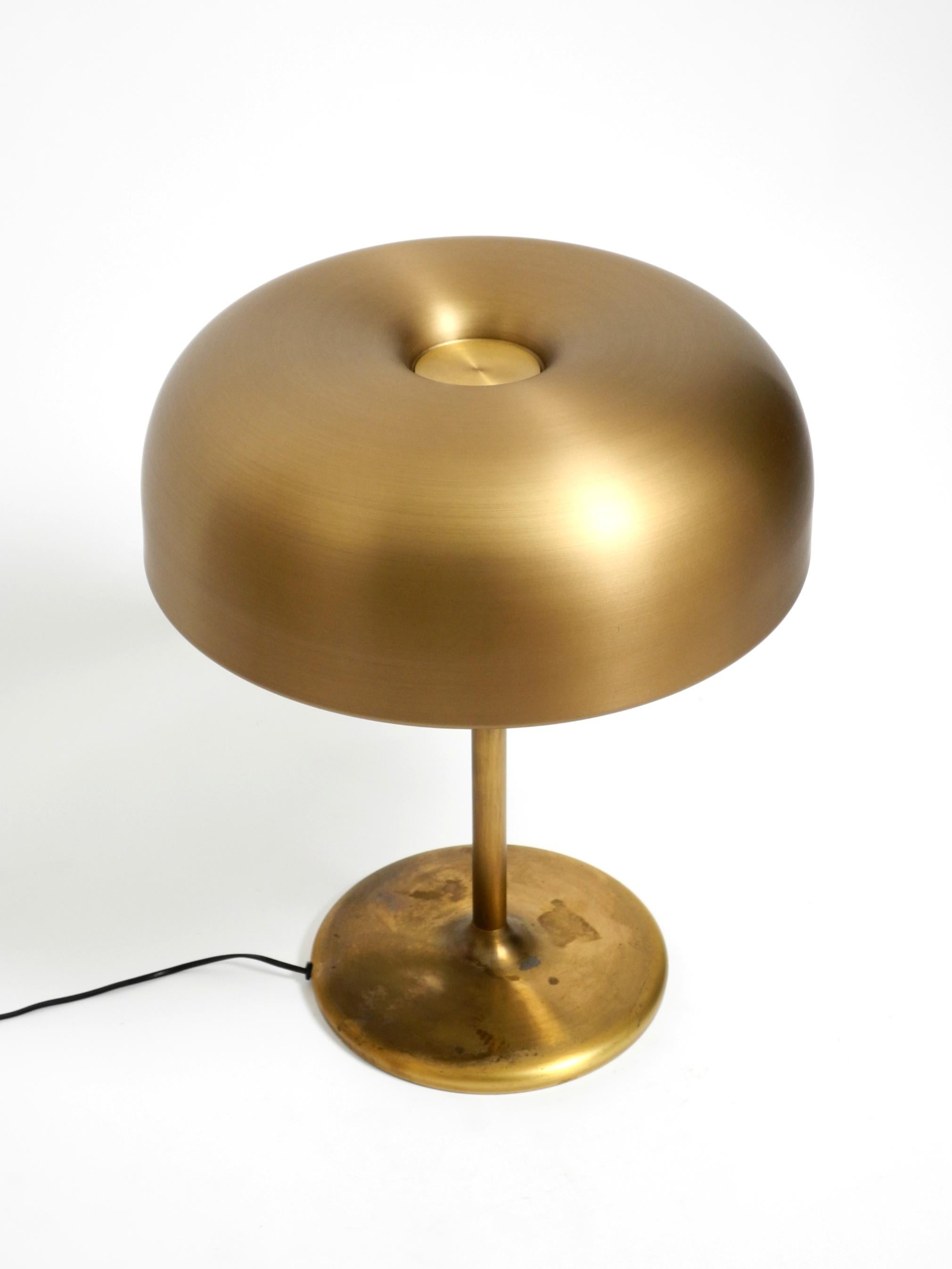 Extraordinaria lámpara de mesa pesada de latón XXL de los años 60, de Staff, con articulación giratoria en venta 9