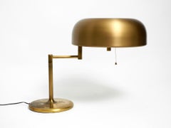 Straordinaria lampada da tavolo XXL in ottone degli anni '60 di Staff con snodo girevole
