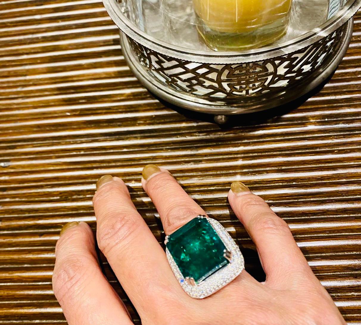  IGL-zertifizierter 26 Karat Zambia-Cocktailring mit Smaragd-Diamanten im Angebot 2