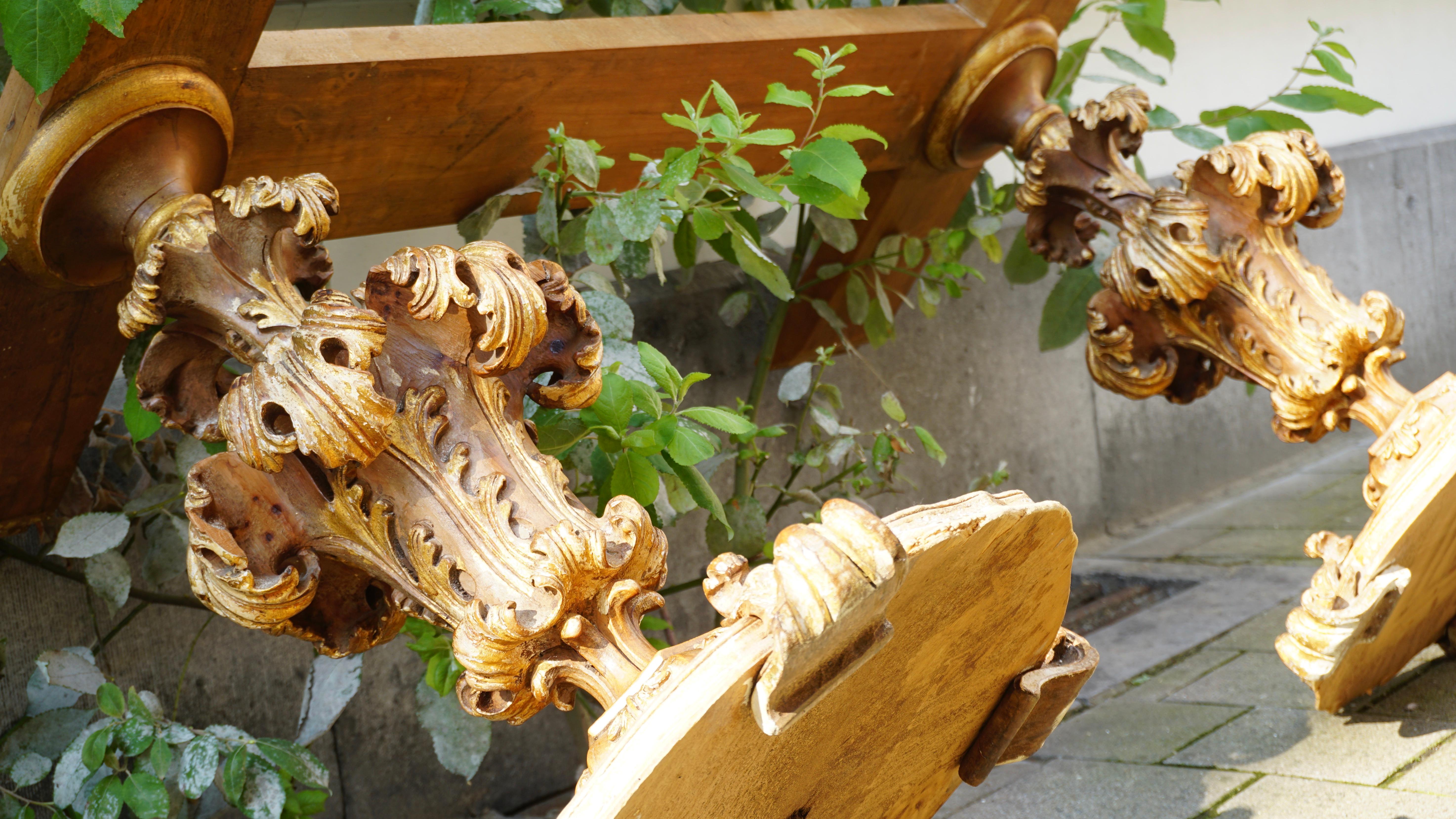 Außergewöhnliche italienische Barock-Tischstützen aus vergoldetem Holz aus dem frühen 18. Jahrhundert im Angebot 12