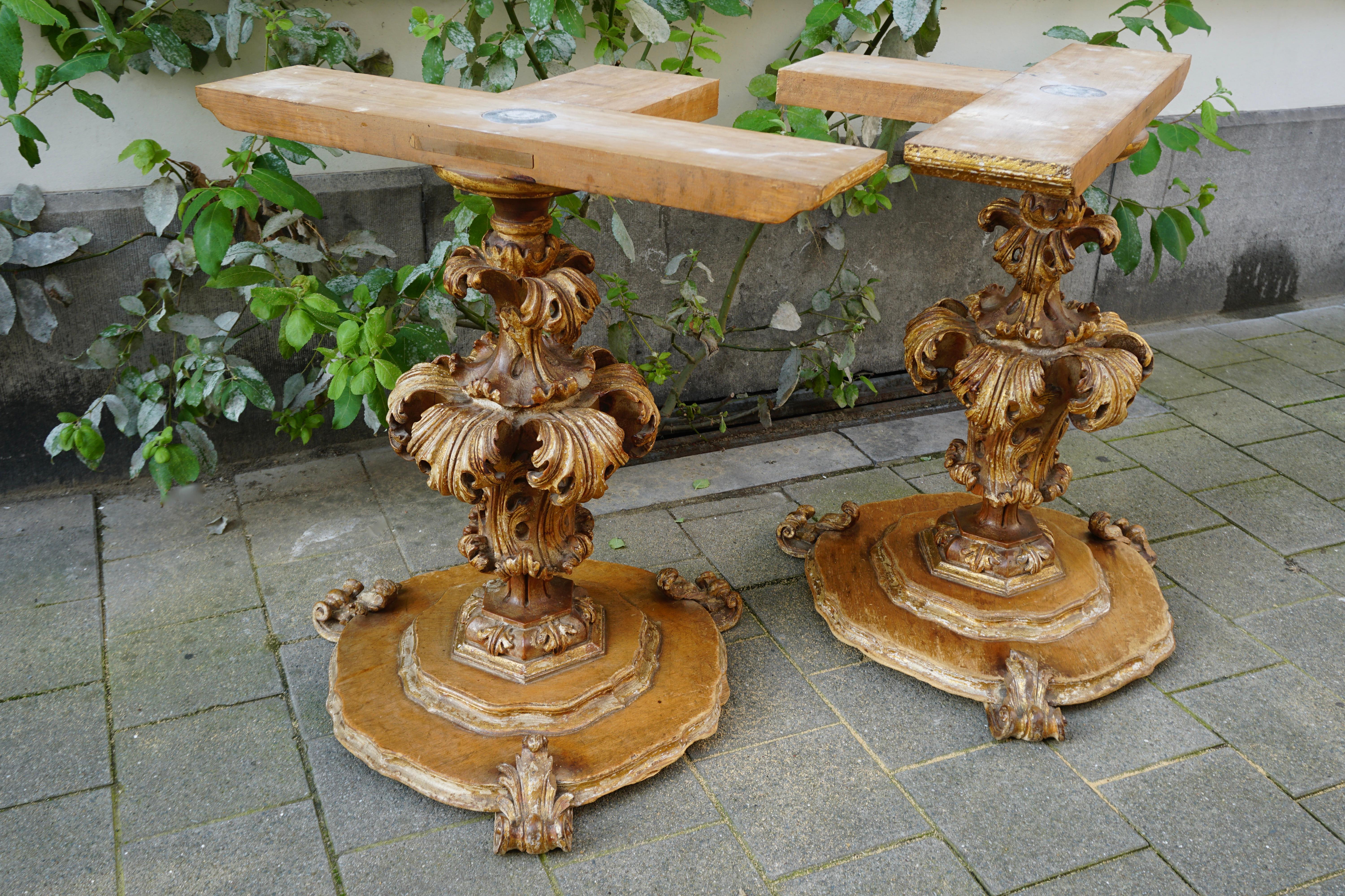 Außergewöhnliche italienische Barock-Tischstützen aus vergoldetem Holz aus dem frühen 18. Jahrhundert (18. Jahrhundert und früher) im Angebot