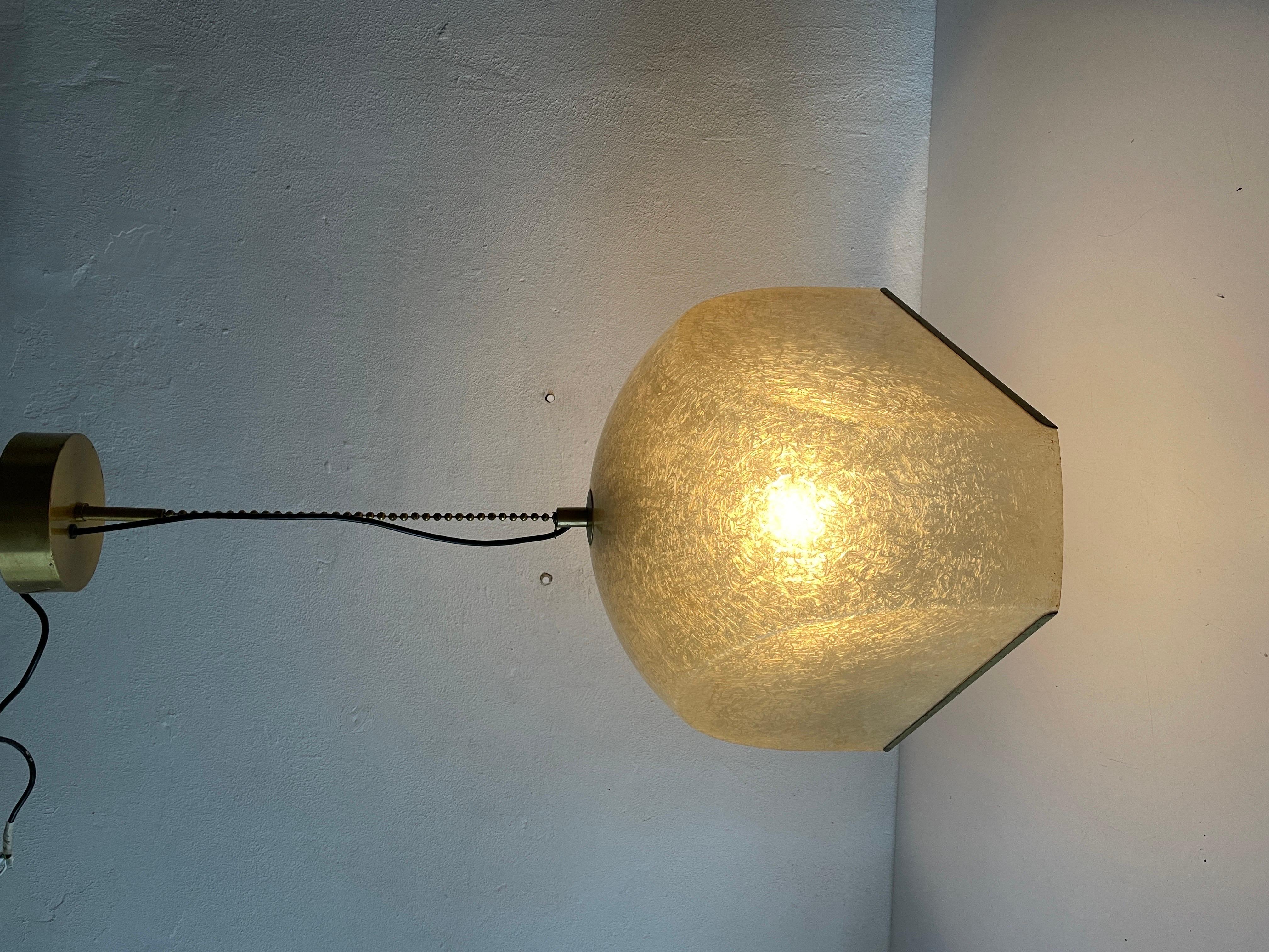 Extraordinaire lampe à suspension en fibre de verre de conception italienne XL, années 1960, Italie en vente 9