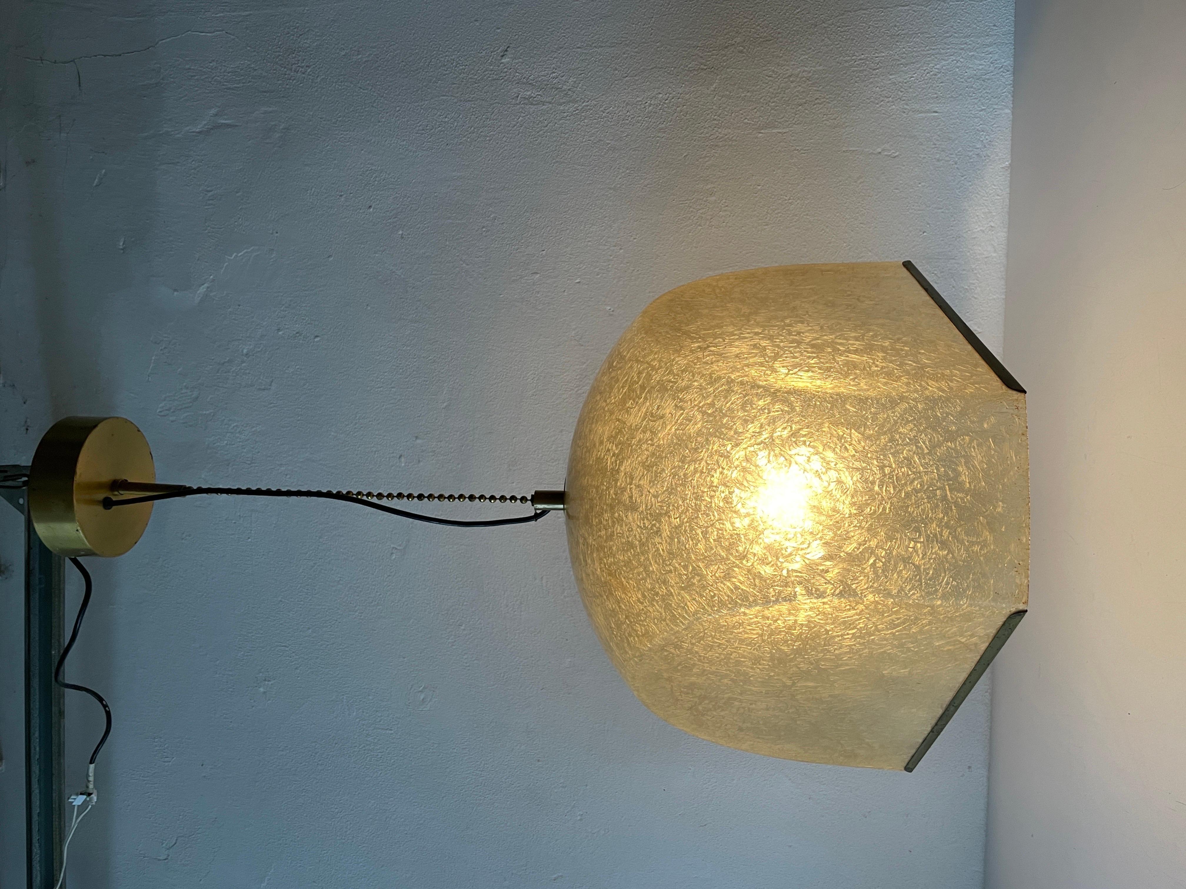 Extraordinaire lampe à suspension en fibre de verre de conception italienne XL, années 1960, Italie en vente 11