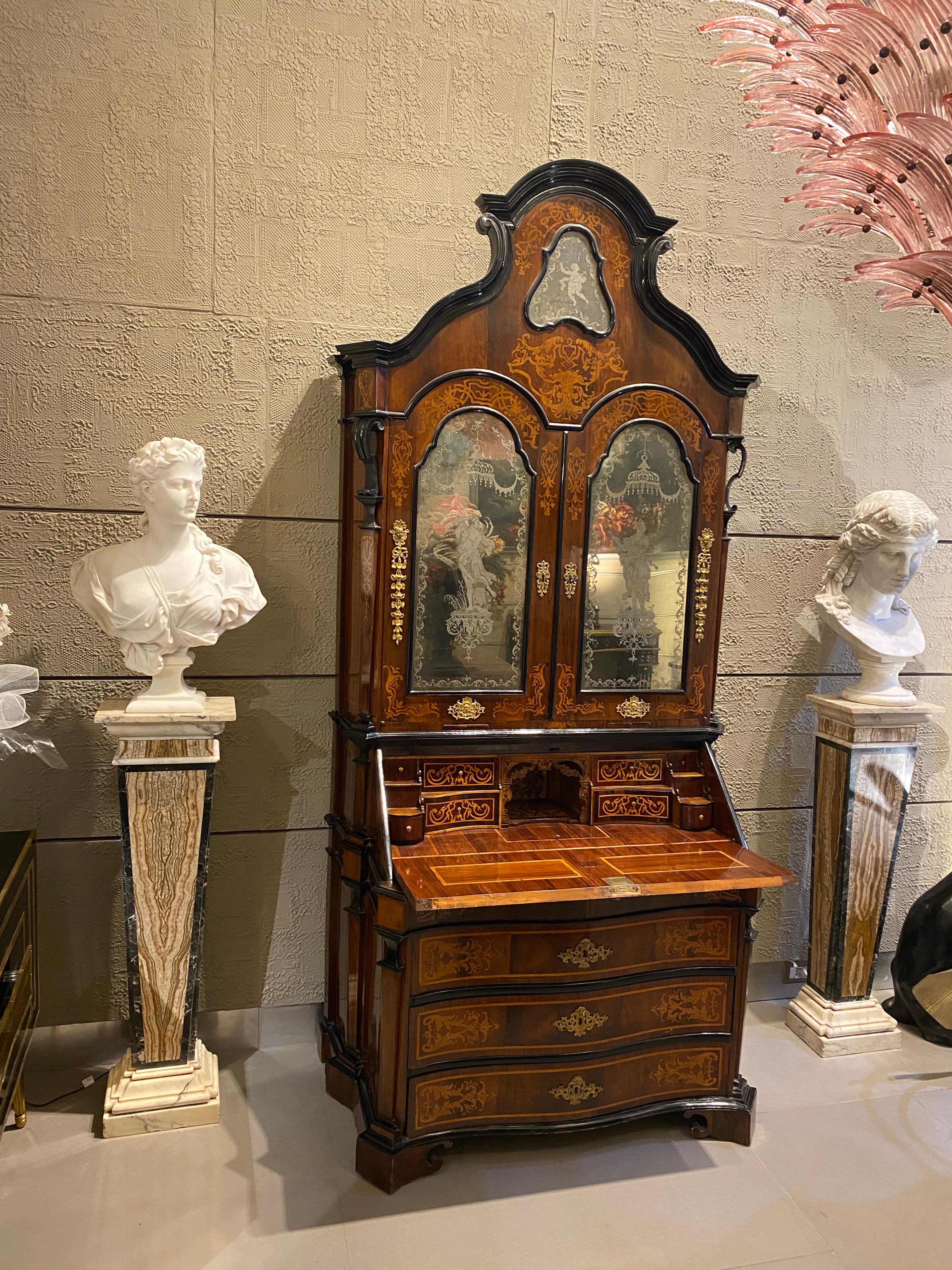 Straordinario mobile da ufficio italiano in parquet Trumeaux Roma, 1740 in vendita 2