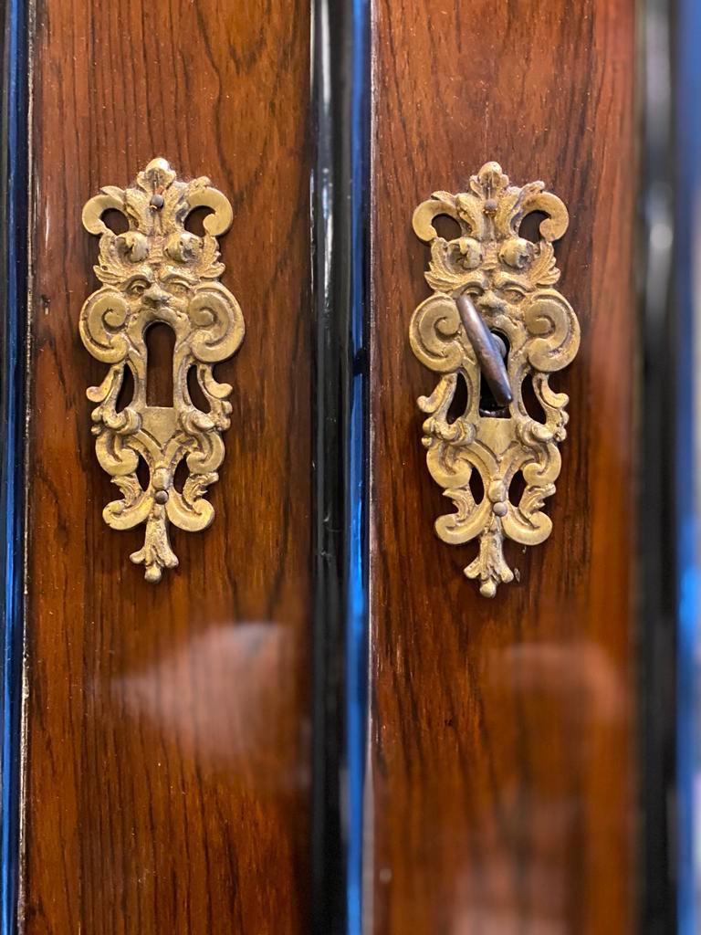 Straordinario mobile da ufficio italiano in parquet Trumeaux Roma, 1740 in vendita 4