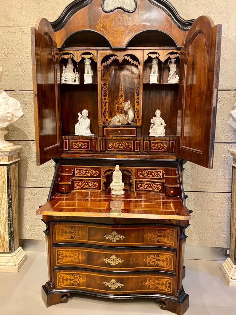 Parquet Straordinario mobile da ufficio italiano in parquet Trumeaux Roma, 1740 in vendita
