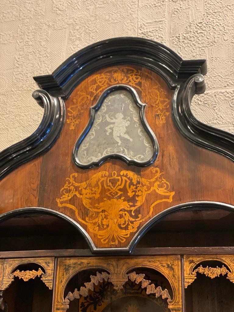 Legno Straordinario mobile da ufficio italiano in parquet Trumeaux Roma, 1740 in vendita