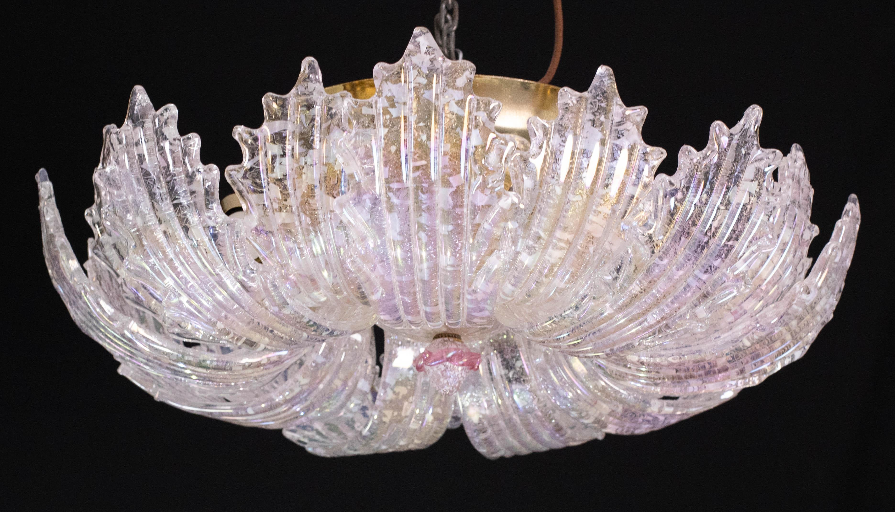 Fine XX secolo Straordinario fiore da soffitto italiano in vetro rosa iridescente e di Murano in vendita