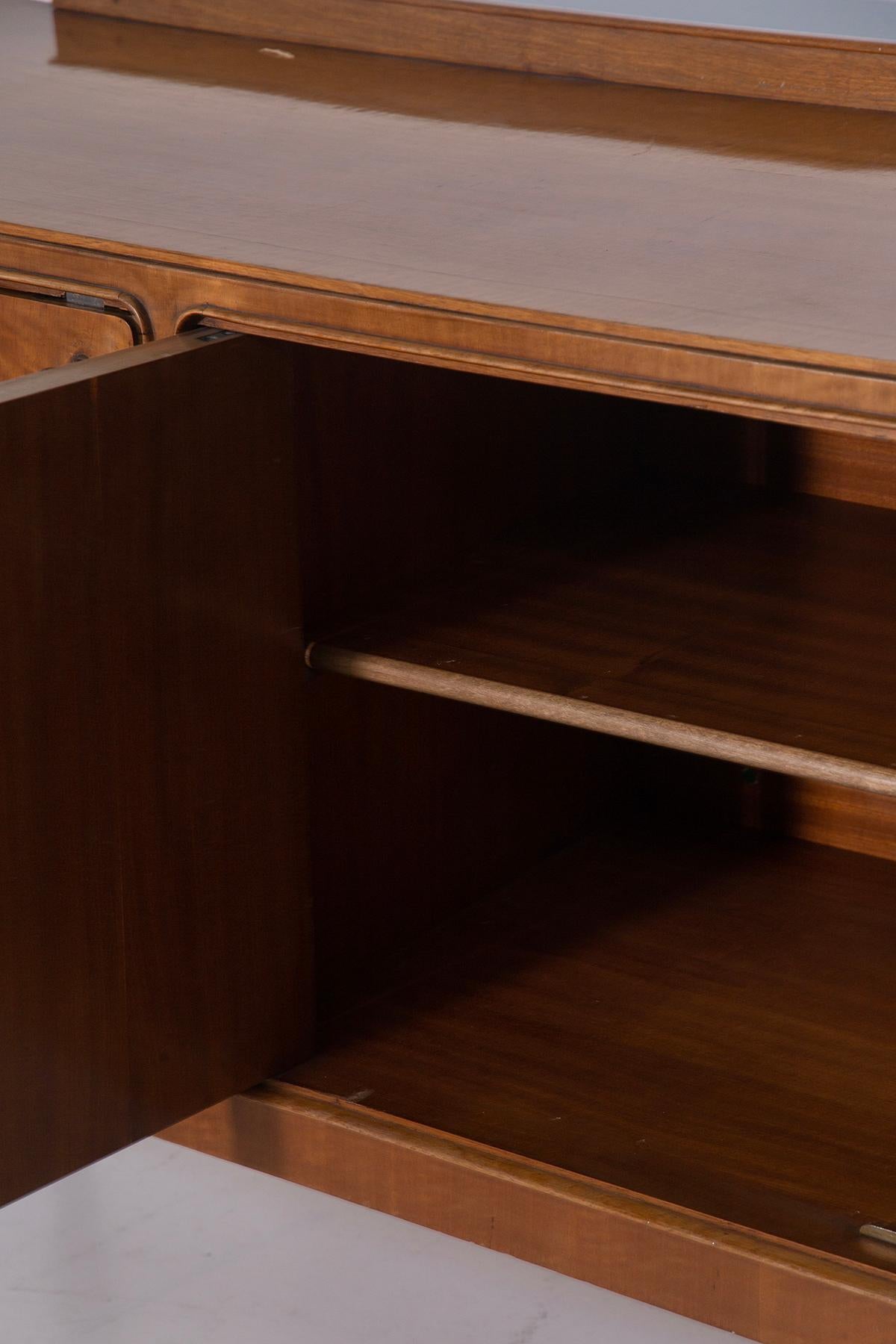 Extraordinary Italian sideboard by Paolo Buffa with 5 doors. For Sale 5