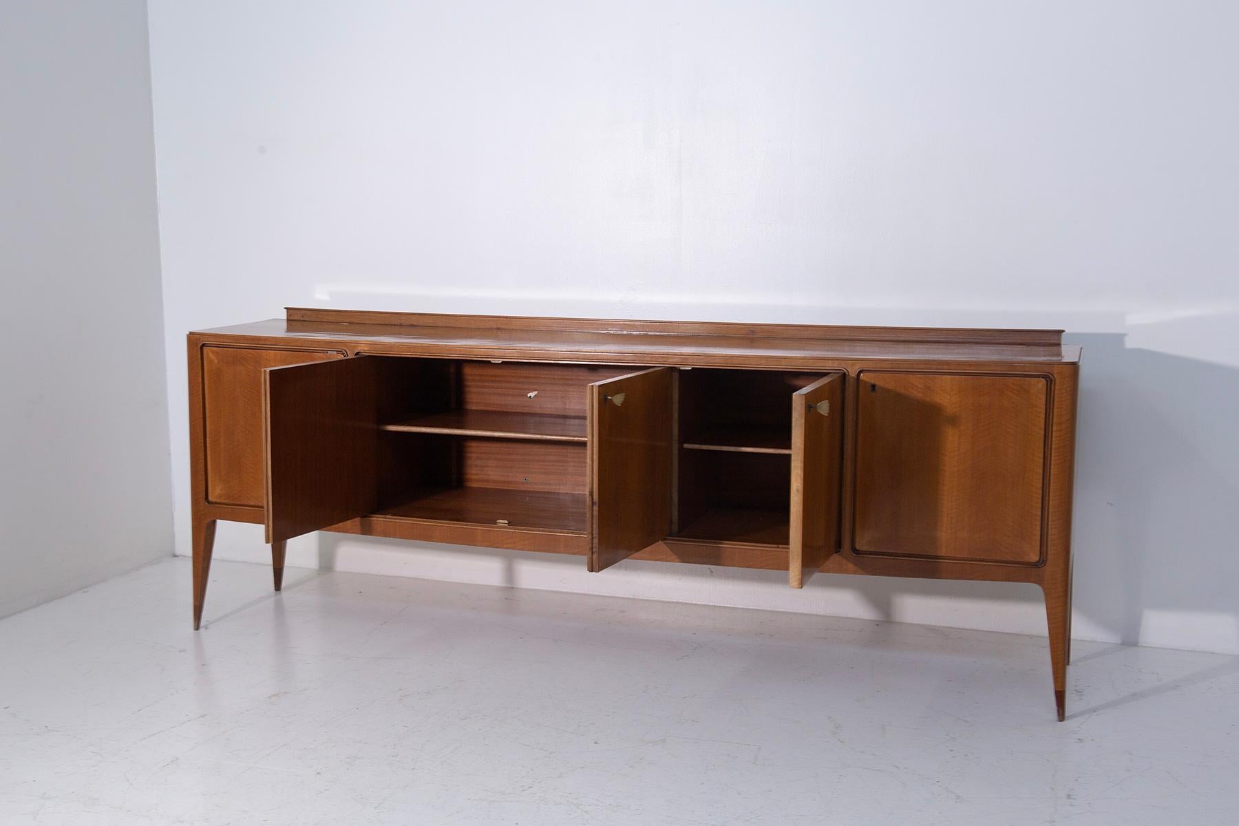 Mid-Century Modern Extraordinary Italian sideboard by Paolo Buffa with 5 doors. For Sale