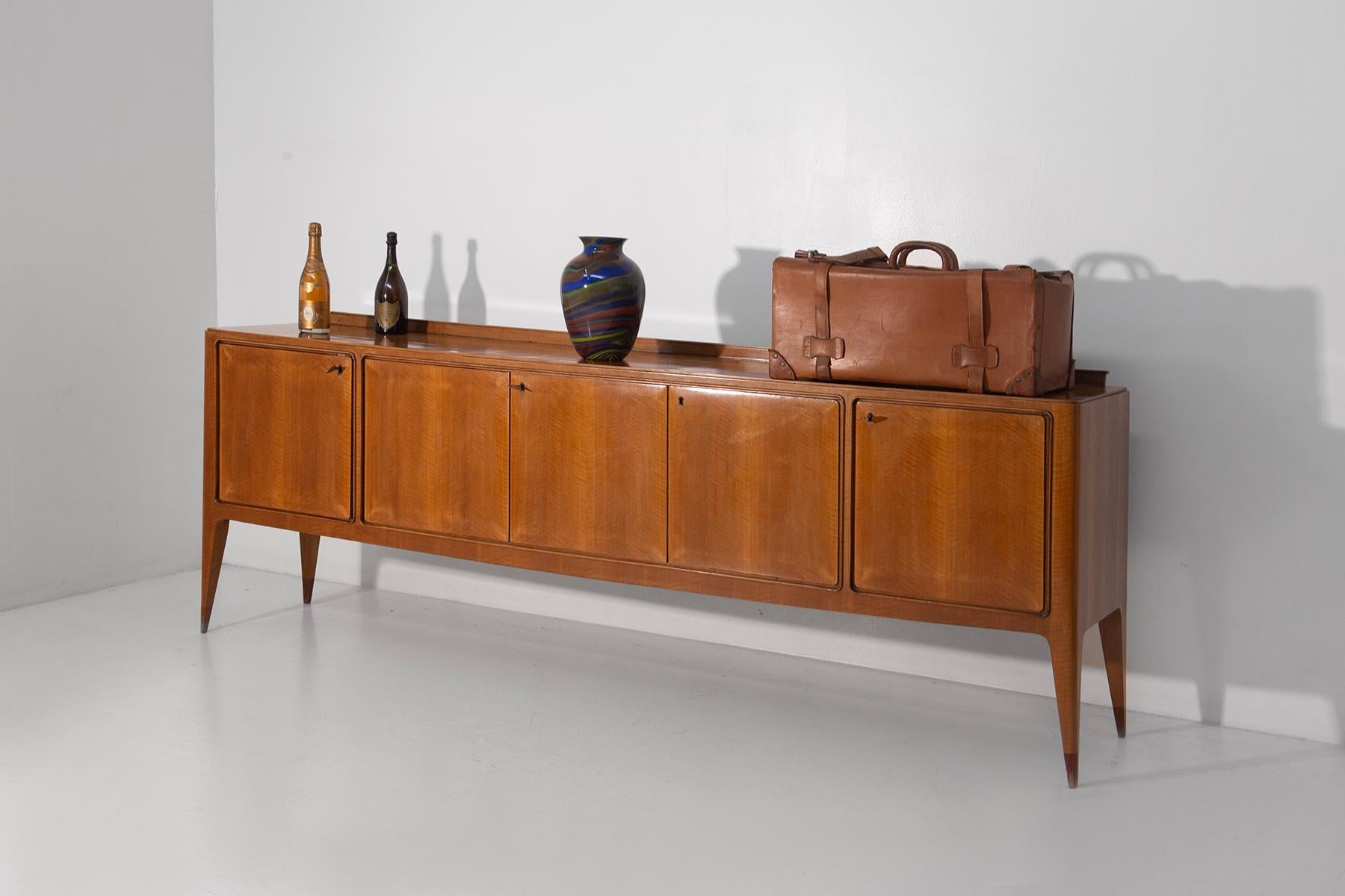 Extraordinary Italian sideboard by Paolo Buffa with 5 doors. In Good Condition For Sale In Milano, IT