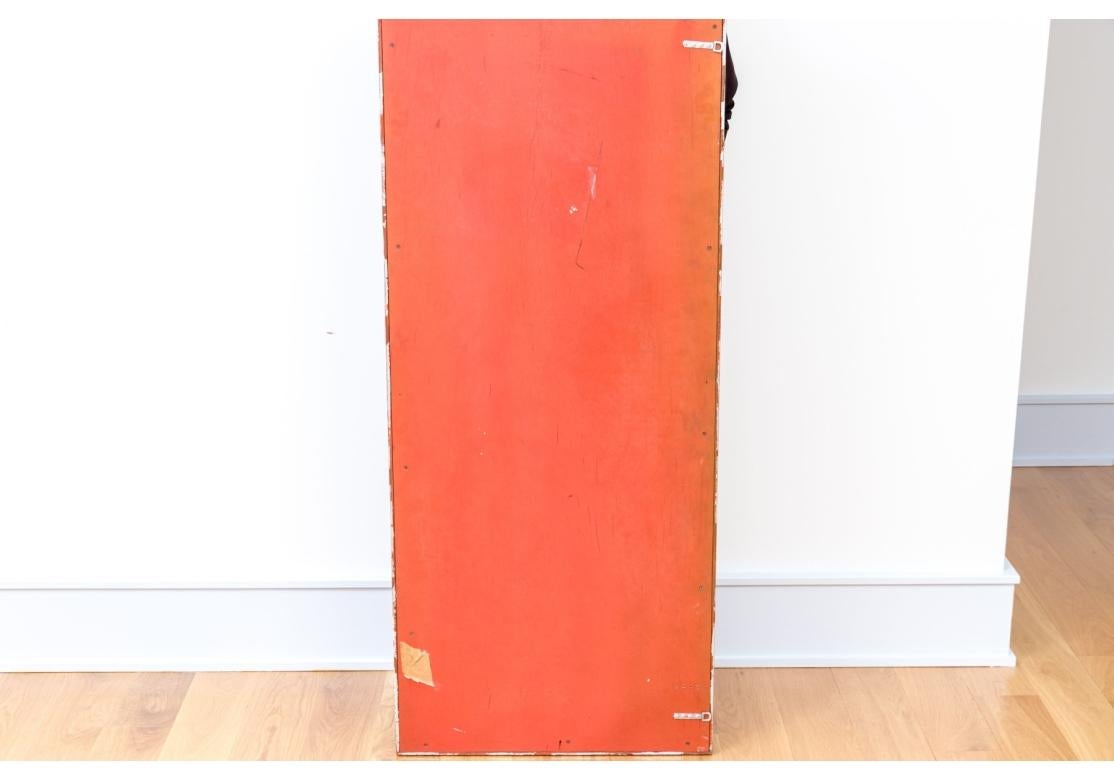 Dallo storico designer James Mont, nato a Istanbul, e originariamente  acquistata dall'artista a Brooklyn. Un design raramente visibile con  è noto un esempio della stessa cornice non rifinita. La finitura è un'applicazione astratta e molto