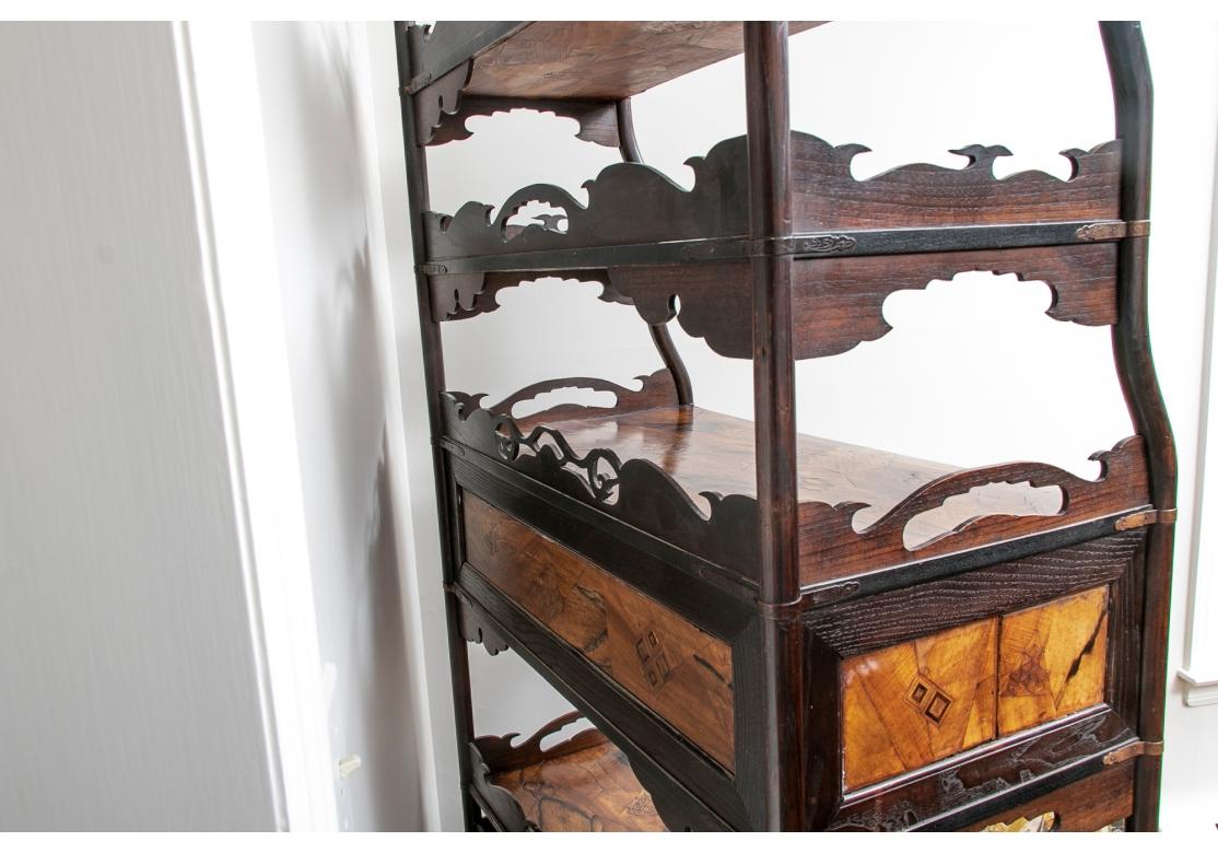 Extraordinaria vitrina de artesanía japonesa en venta 6