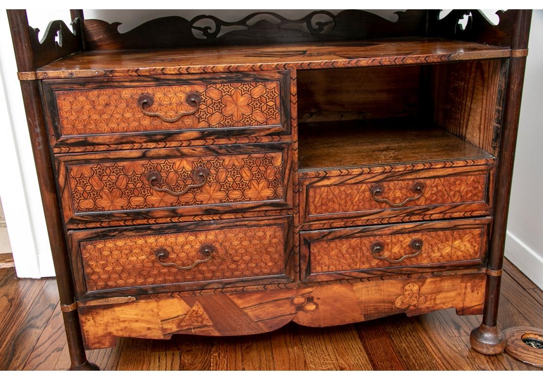 Extraordinaria vitrina de artesanía japonesa Marquetería en venta