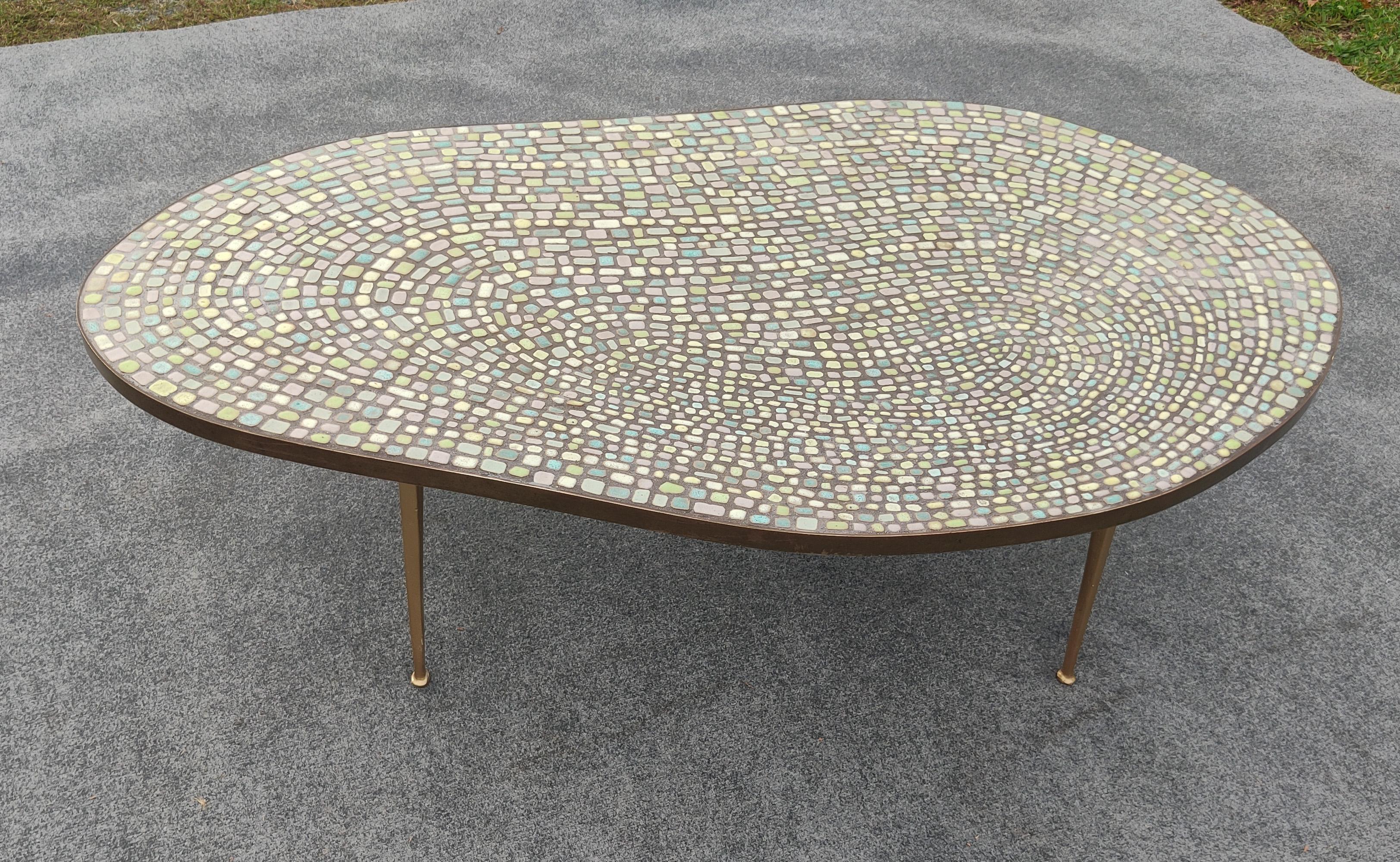 Extraordinaire Juliette Derel Attr. Table basse de forme libre à plateau en carreaux colorés en vente 5