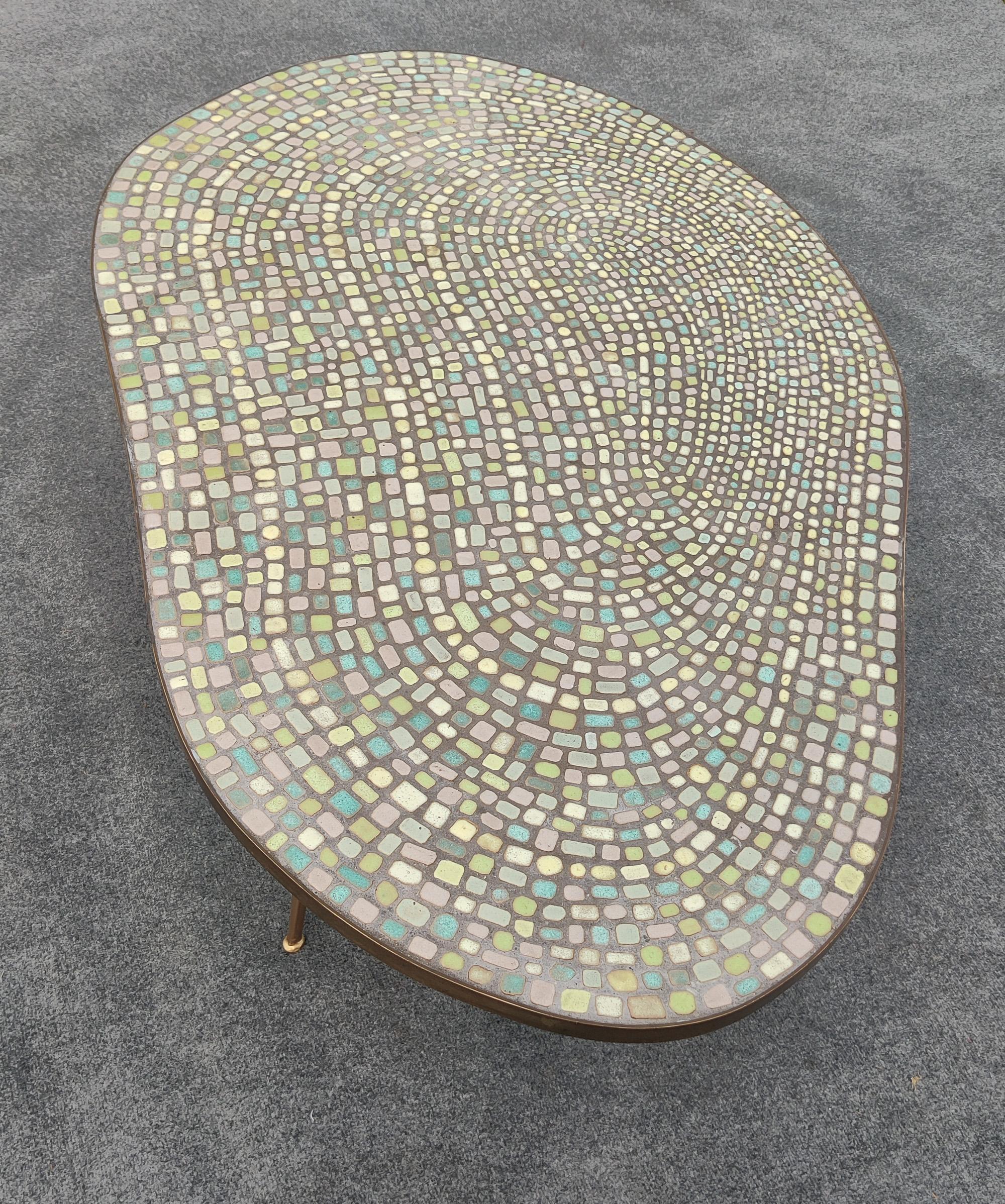 Extraordinaire Juliette Derel Attr. Table basse de forme libre à plateau en carreaux colorés en vente 6