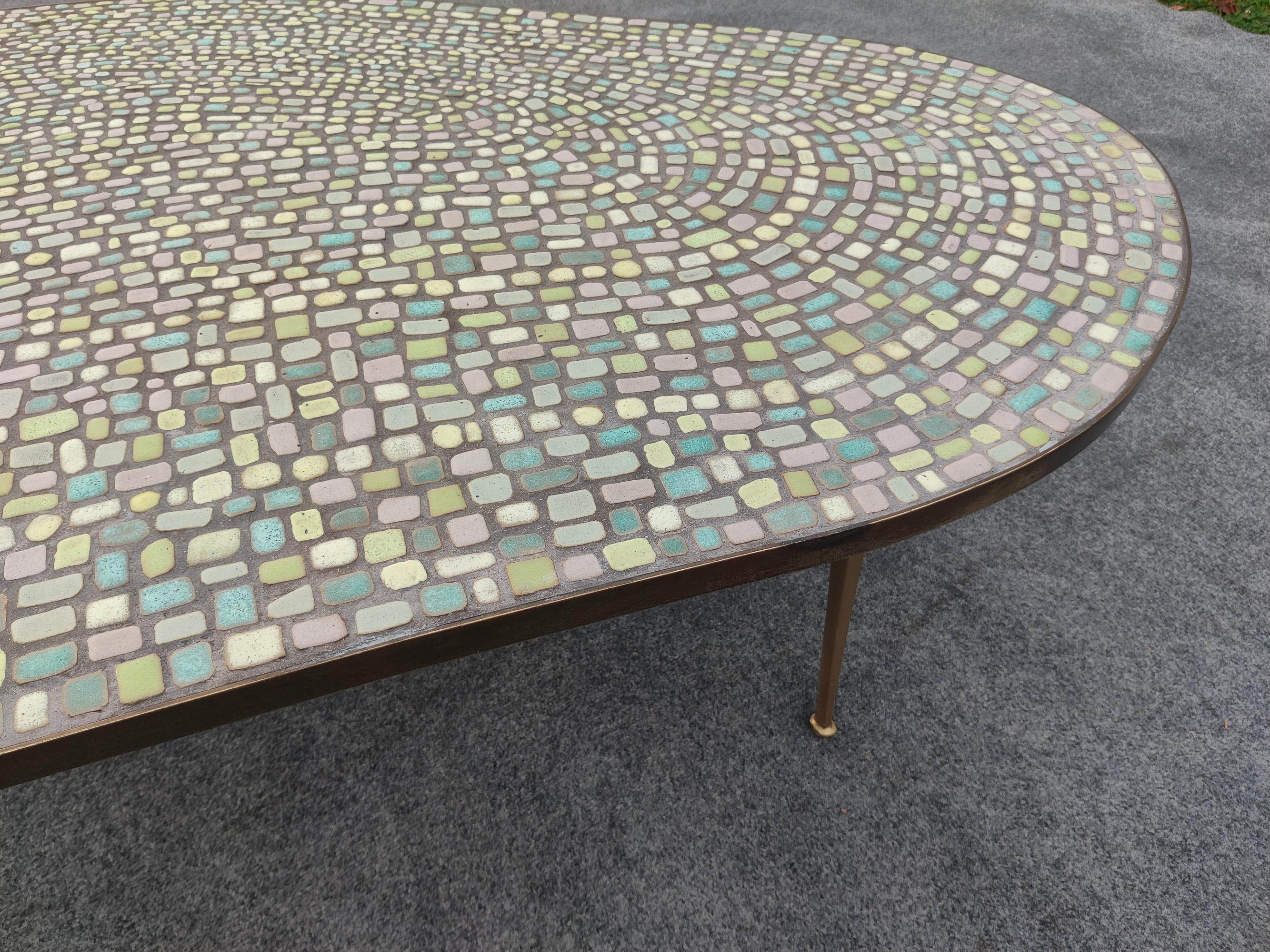 Extraordinaire Juliette Derel Attr. Table basse de forme libre à plateau en carreaux colorés en vente 9