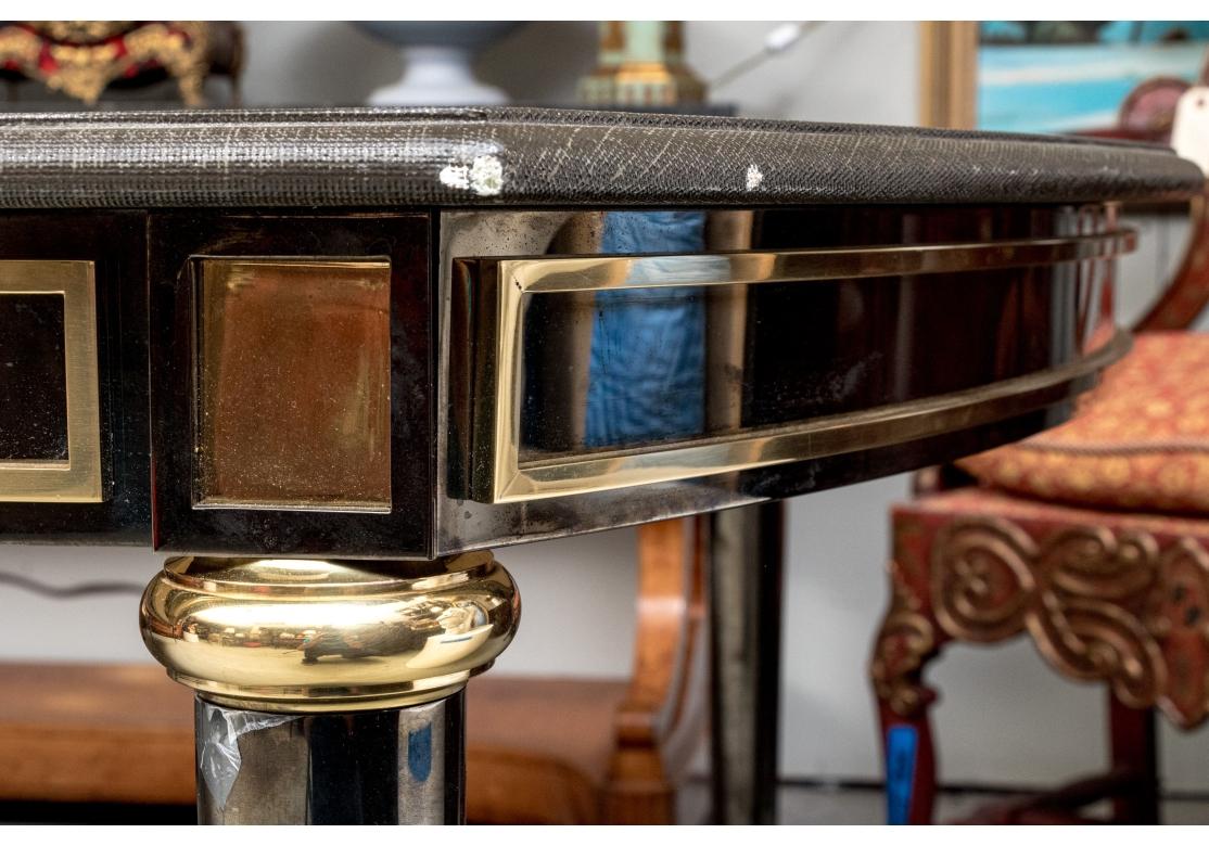 Extraordinaire table de salle à manger de style Louis XVI en lin laqué par Ron Seff Ltd. en vente 9