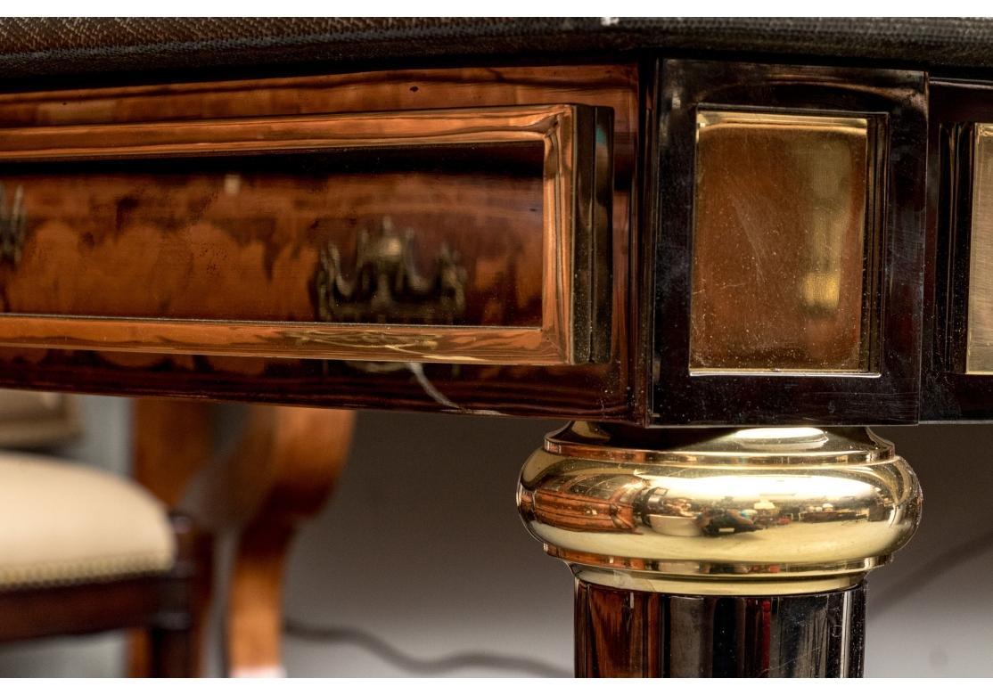 Extraordinaire table de salle à manger de style Louis XVI en lin laqué par Ron Seff Ltd. en vente 12