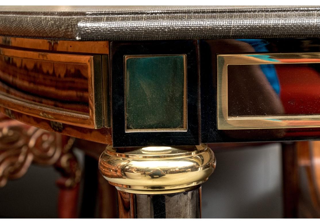 Extraordinaire table de salle à manger de style Louis XVI en lin laqué par Ron Seff Ltd. en vente 2