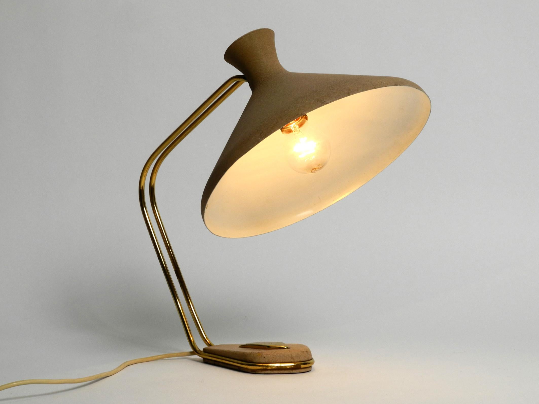 Extraordinary Large German Mid-Century Modern Brass and Metal Table Lamp In Good Condition For Sale In München, DE