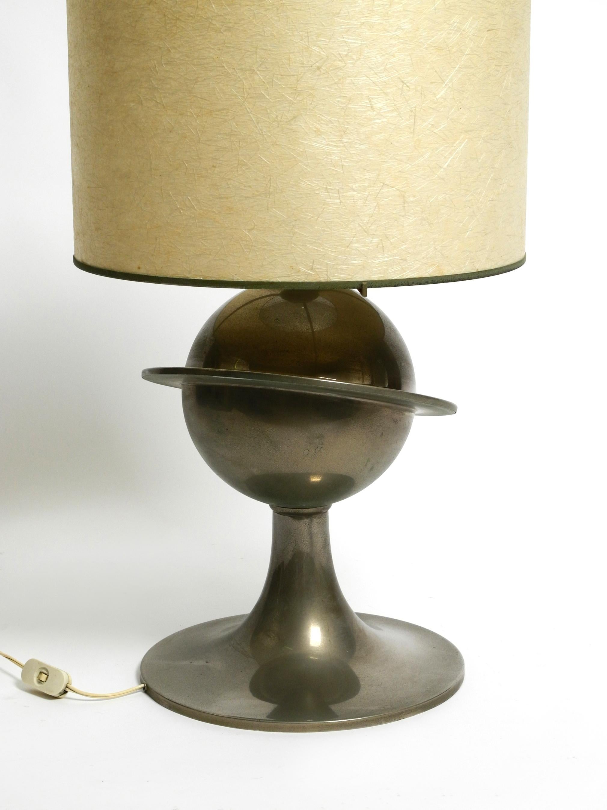 Extraordinary Large Italian Space Age XXL Metal Table Lamp with Fiberglass Shade In Good Condition In München, DE