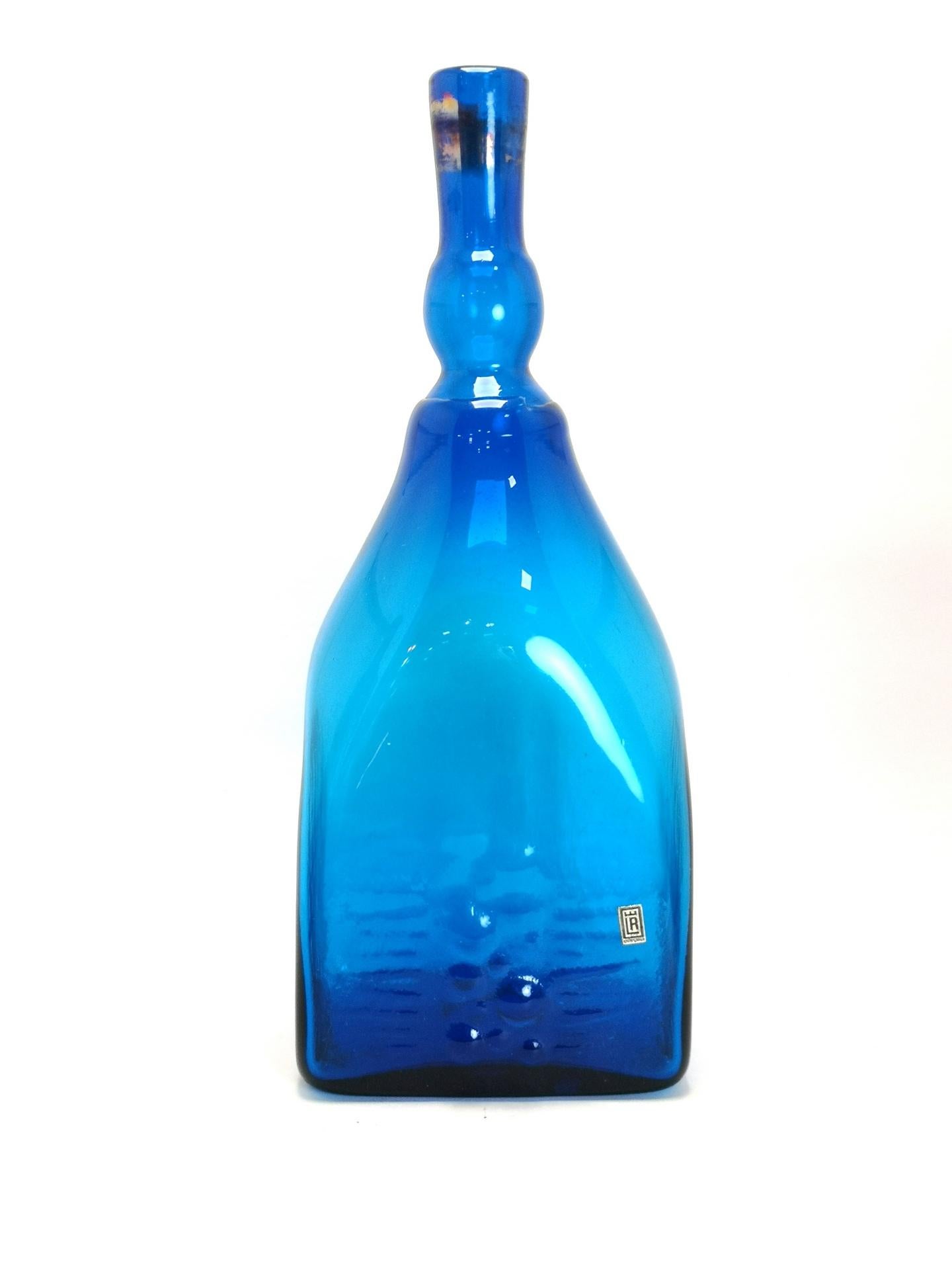 Extraordinary Large Mid-Century Hand Made Glass Bottle by Karol Holosko, 1960s In Good Condition For Sale In Budapest, HU