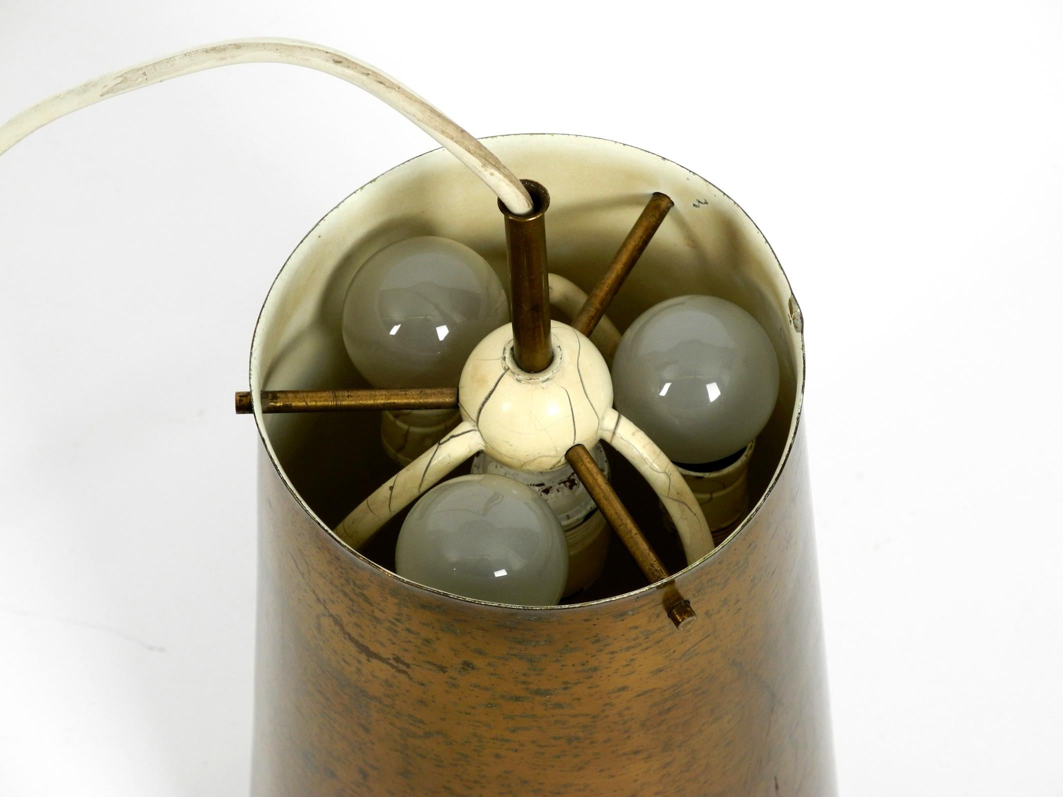 Straordinaria lampada a sospensione in rame di grandi dimensioni in stile Mid-Century Modern con 4 prese di corrente In condizioni buone in vendita a München, DE