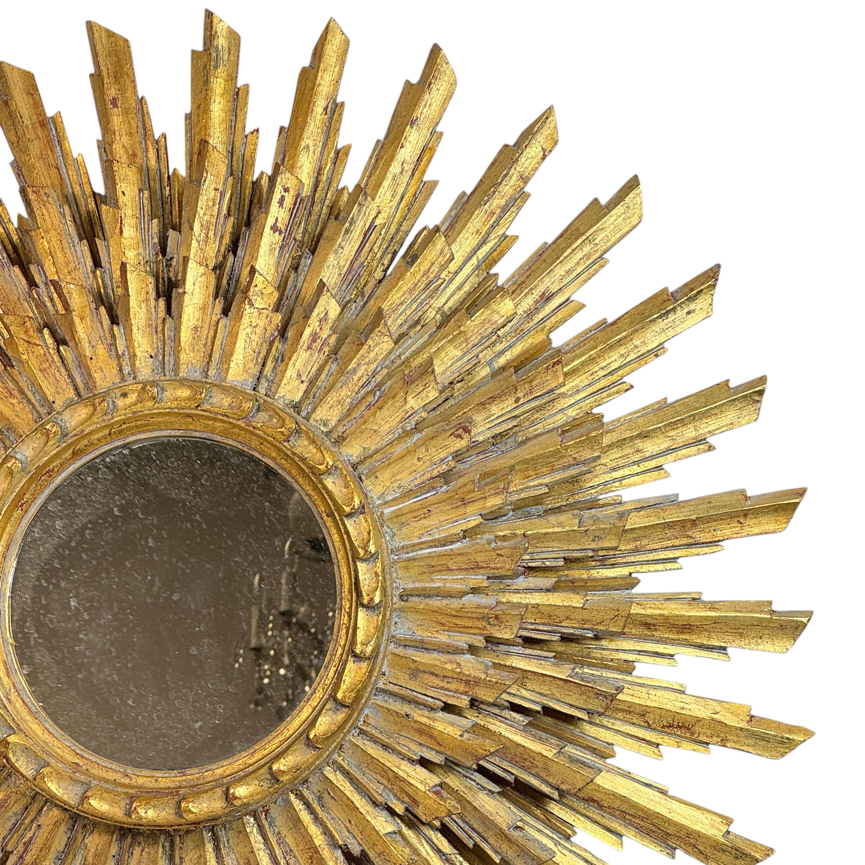 Milieu du XXe siècle Extraordinaire grand miroir en trois couches Sunburst Starburst  Bois doré France 1950 en vente