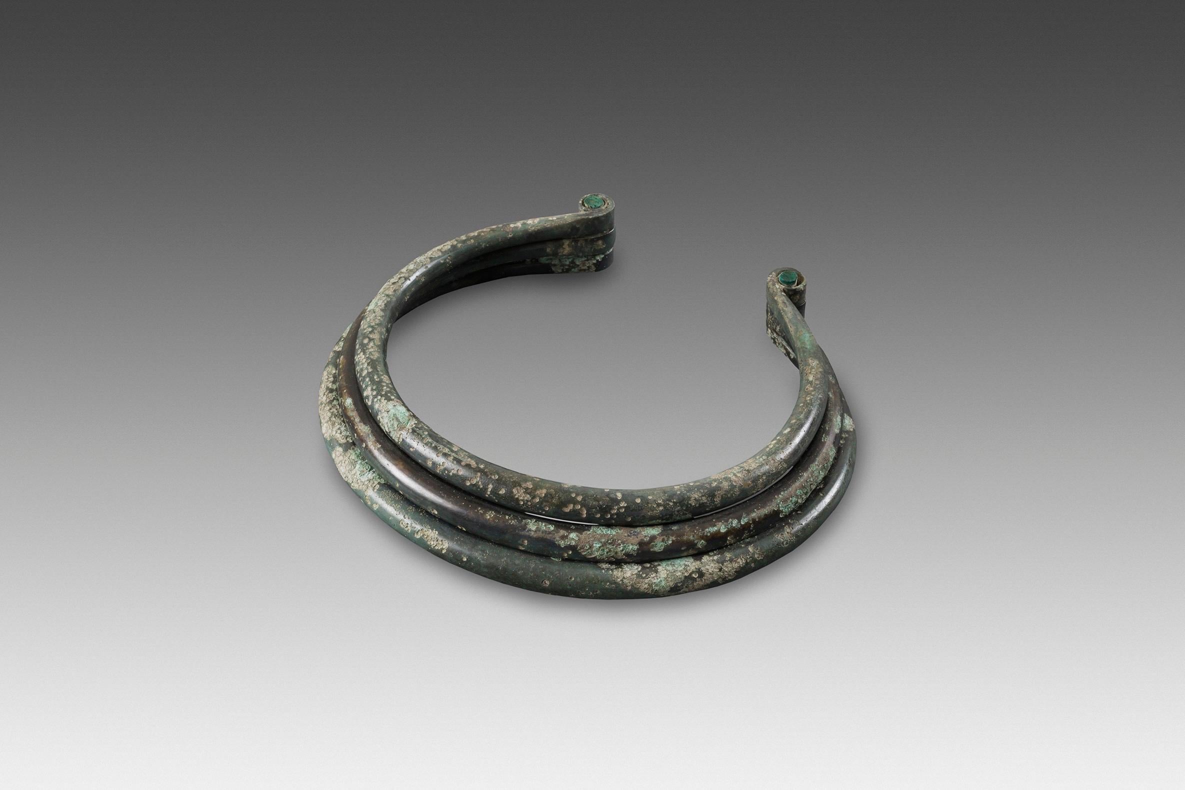 Torque composed of three rings
European art, circa 2000-1500 BC
Bronze
D max ext: 16.3 cm

 This impressive torque, very elegant and fine despite its extraordinary size and weight, consists of three large bronze rods with circular section,