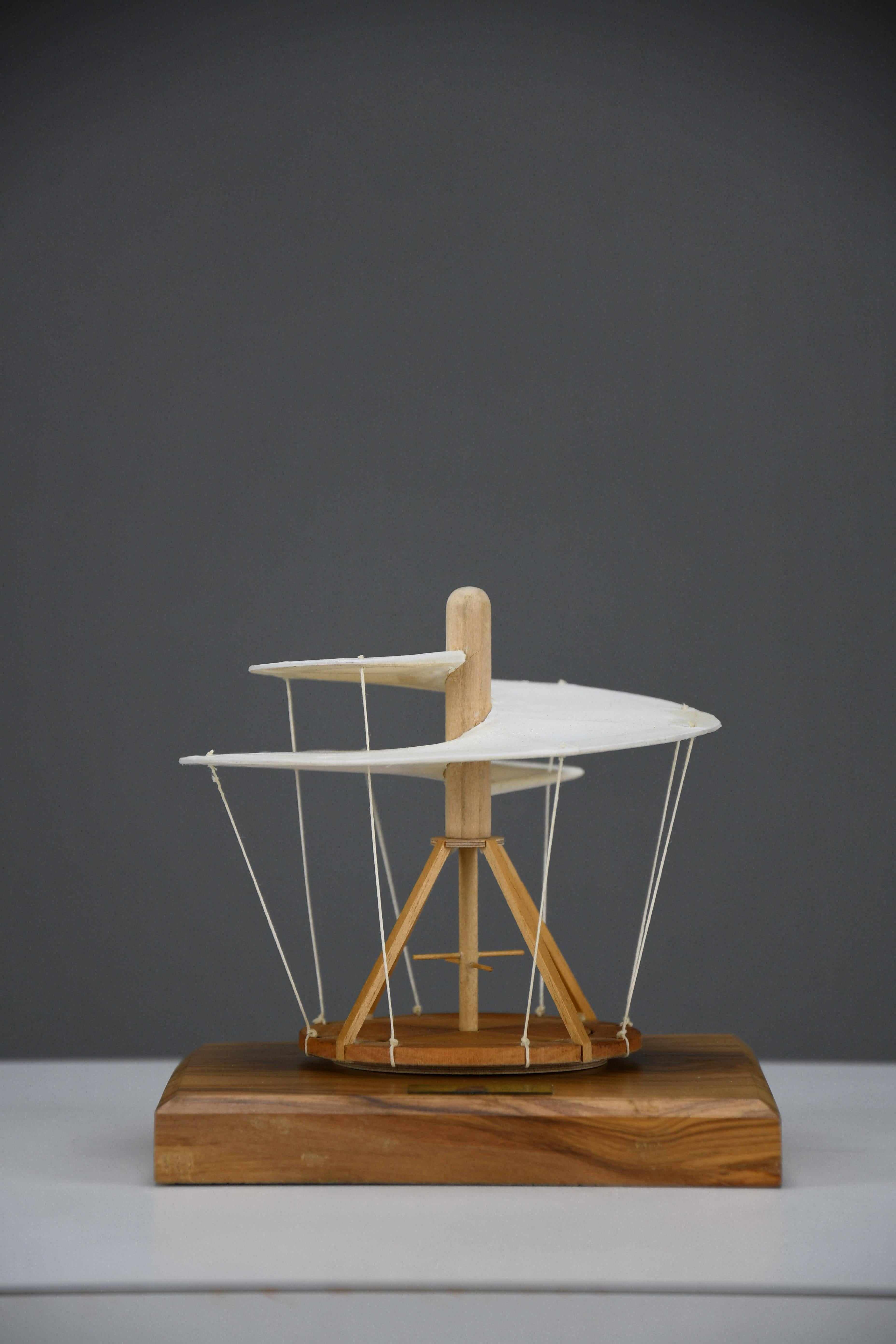 Straordinario modello di elicottero di Leonardo da Vinci - di Giovanni Sacchi in vendita 5