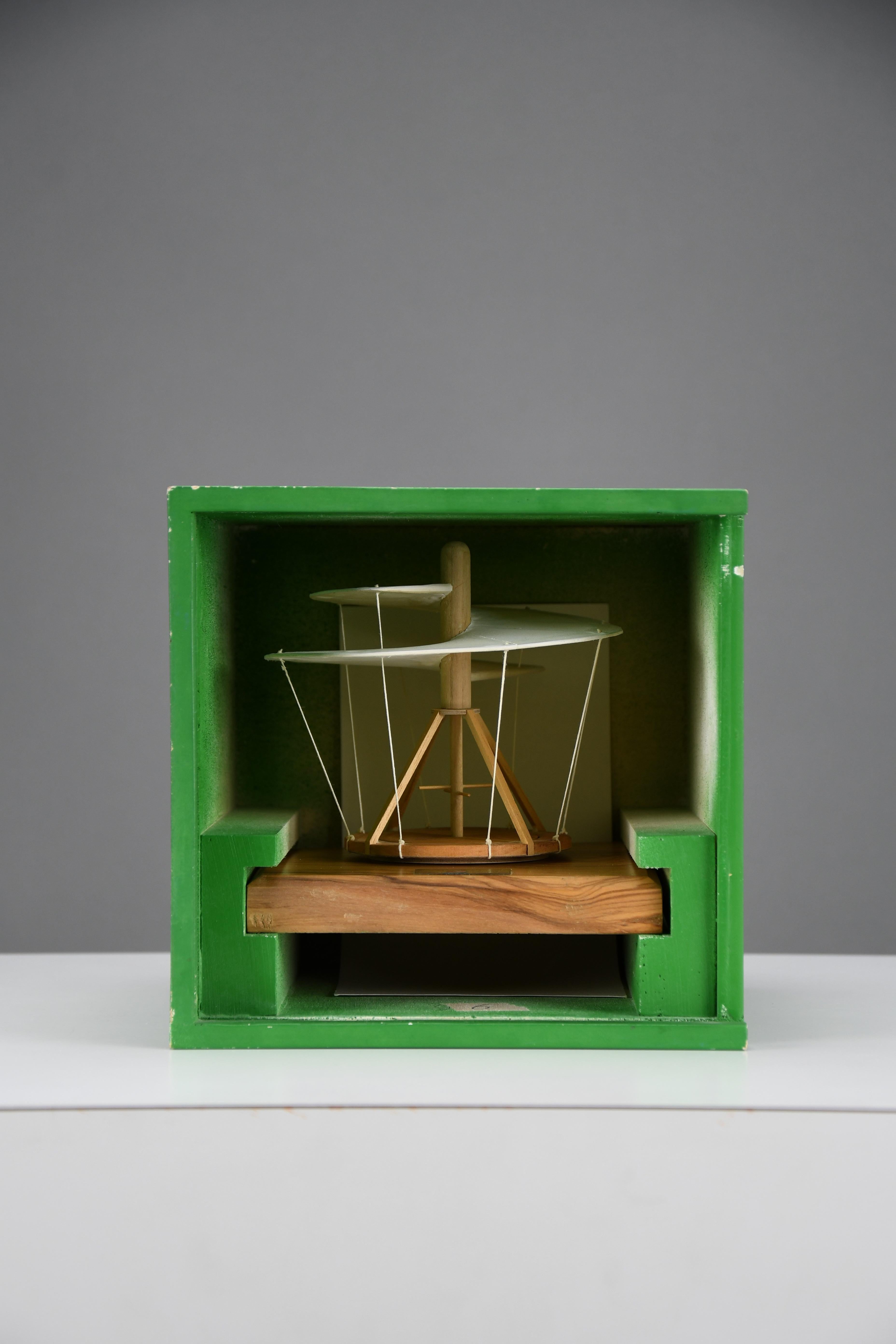 Fine XX secolo Straordinario modello di elicottero di Leonardo da Vinci - di Giovanni Sacchi in vendita