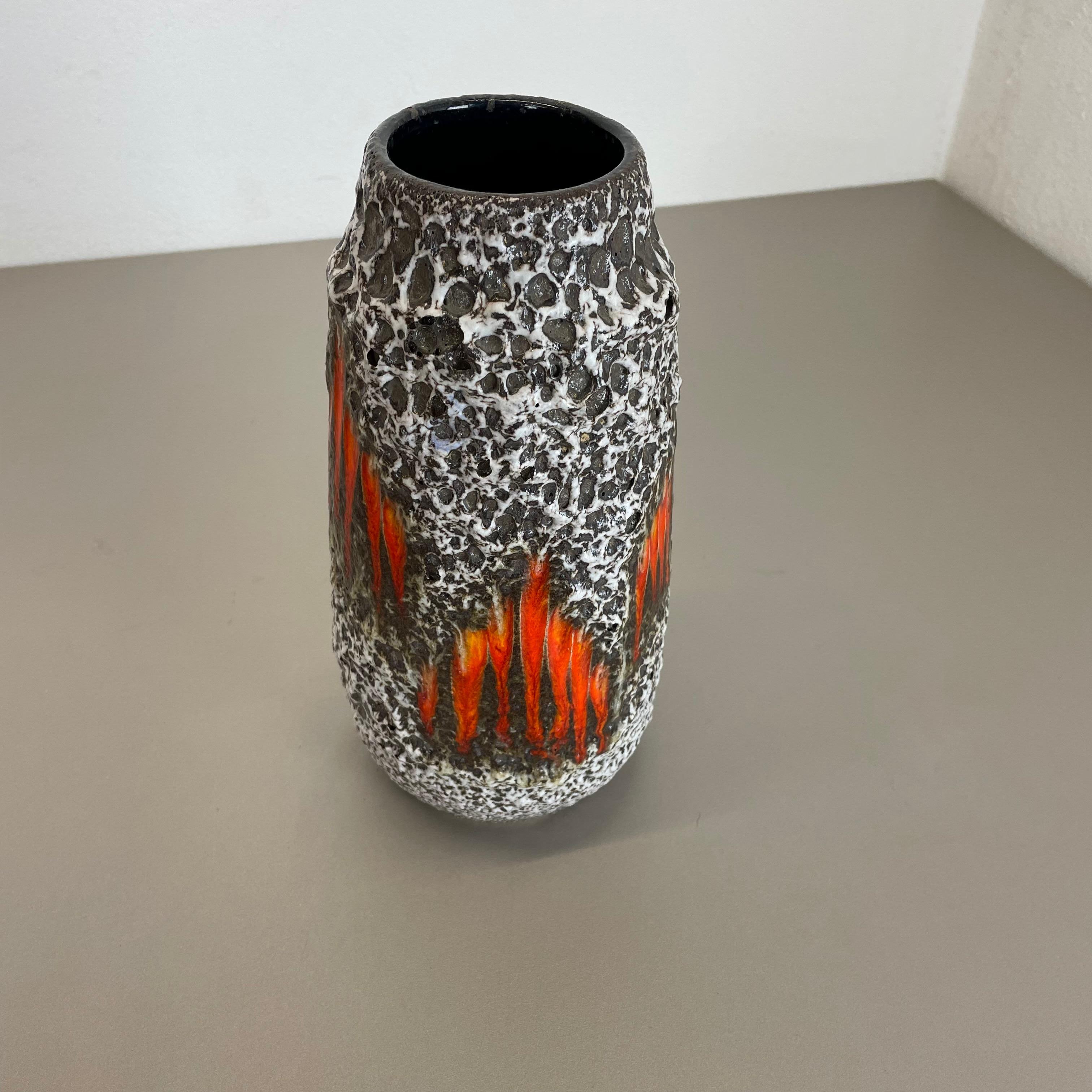 Extraordinary LORA Zig Zag Pottery Fat Lava Vase by Scheurich, Germany, 1970s In Good Condition For Sale In Kirchlengern, DE