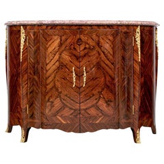 Außergewöhnlicher Buffetschrank im Stil Louis XV/ XVI mit reichhaltigen Intarsien