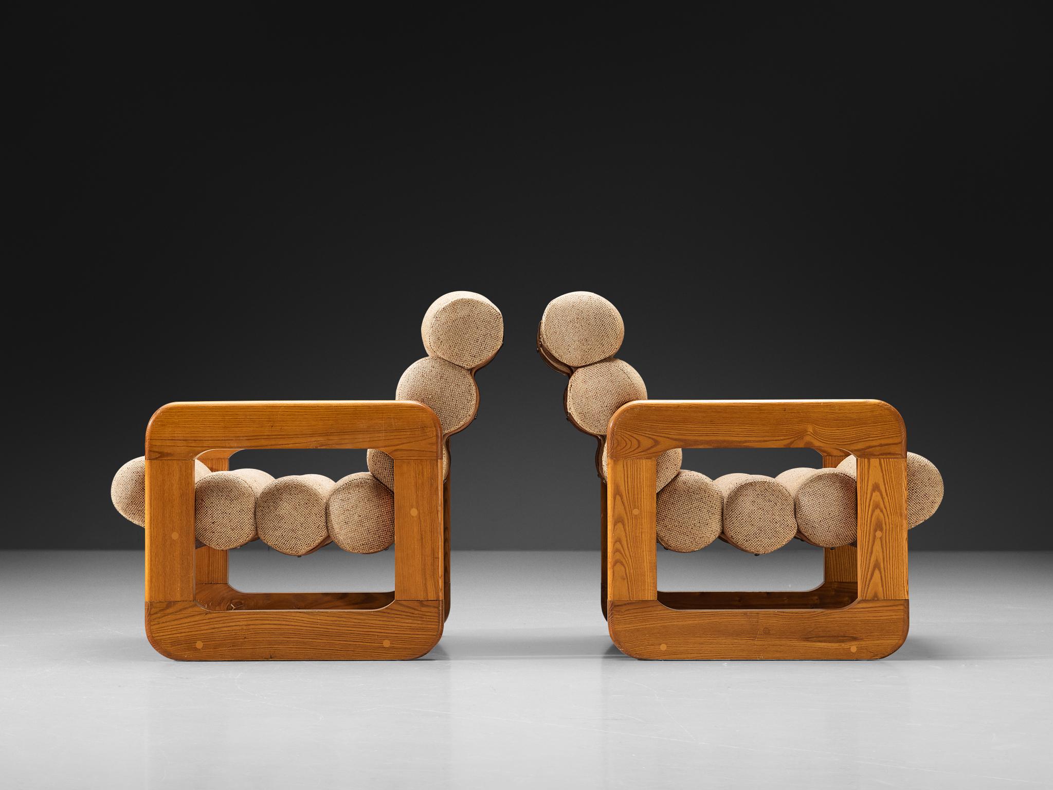 Paar außergewöhnliche Loungesessel in Esche und beigefarbener Polsterung (Europäisch) im Angebot