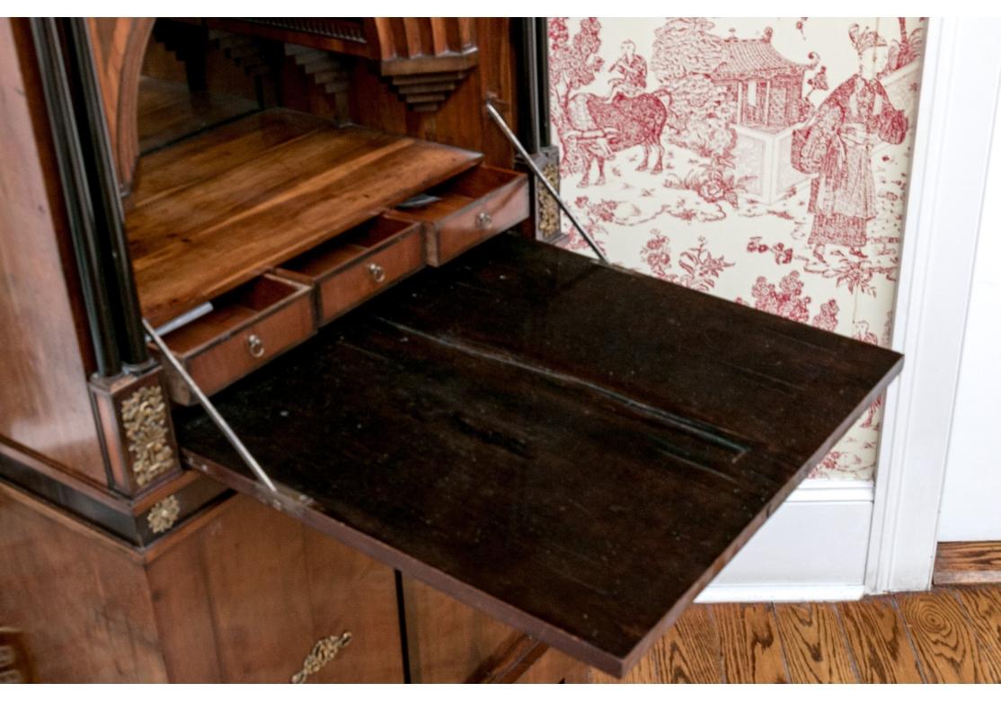 Extraordinaire Sécrétaire À Abattant en acajou, Circa 1810 Abîmé - En vente à Bridgeport, CT