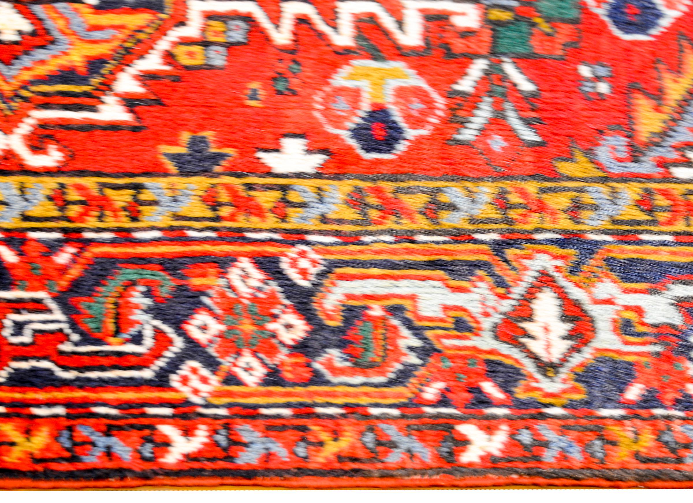 Extraordinary Mid-20th Century Heriz Rug In Good Condition For Sale In Chicago, IL