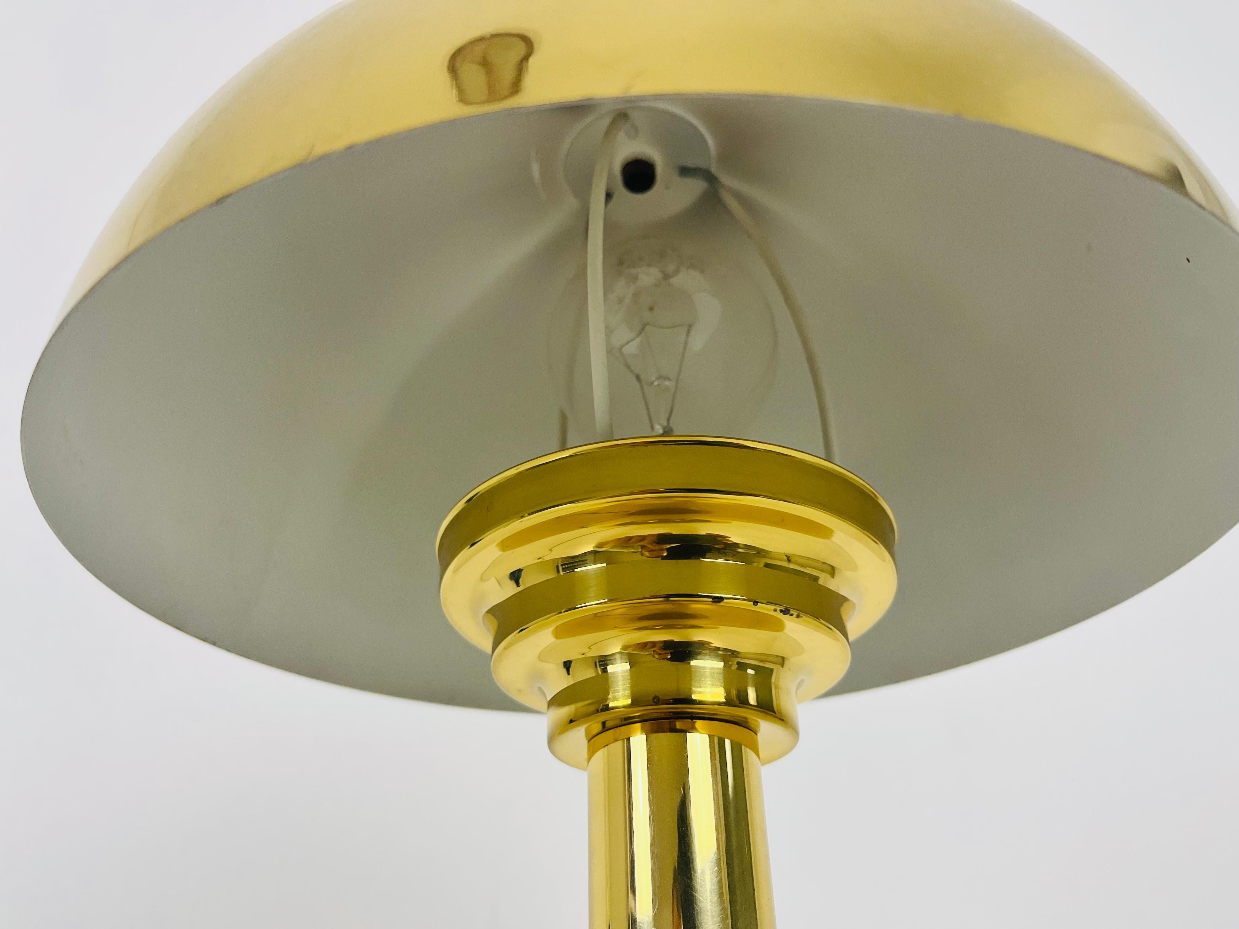 Außergewöhnliche Mid-Century Modern-Tischlampe aus Messing, 1960er Jahre im Angebot 1