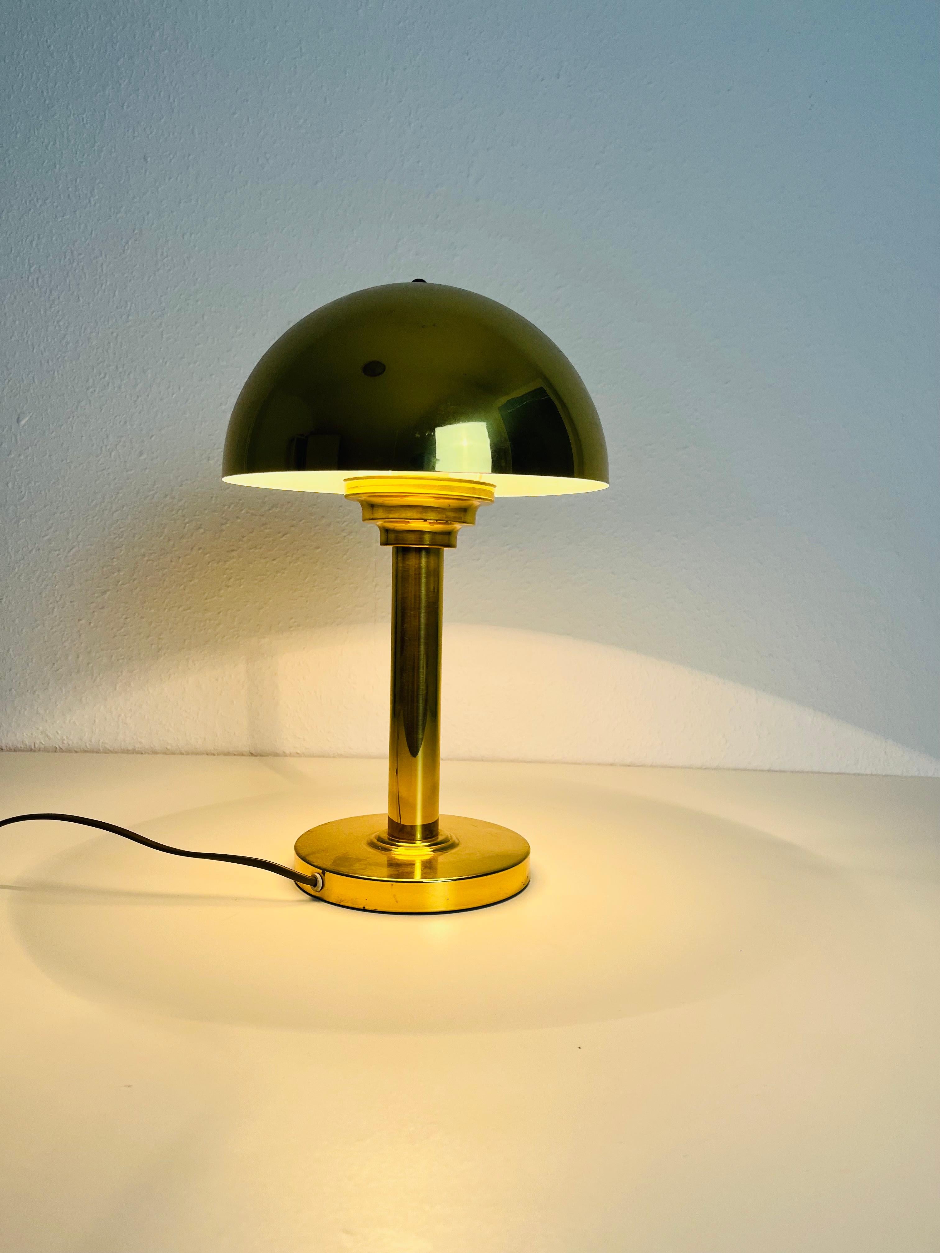 Außergewöhnliche Mid-Century Modern-Tischlampe aus Messing, 1960er Jahre im Angebot 2