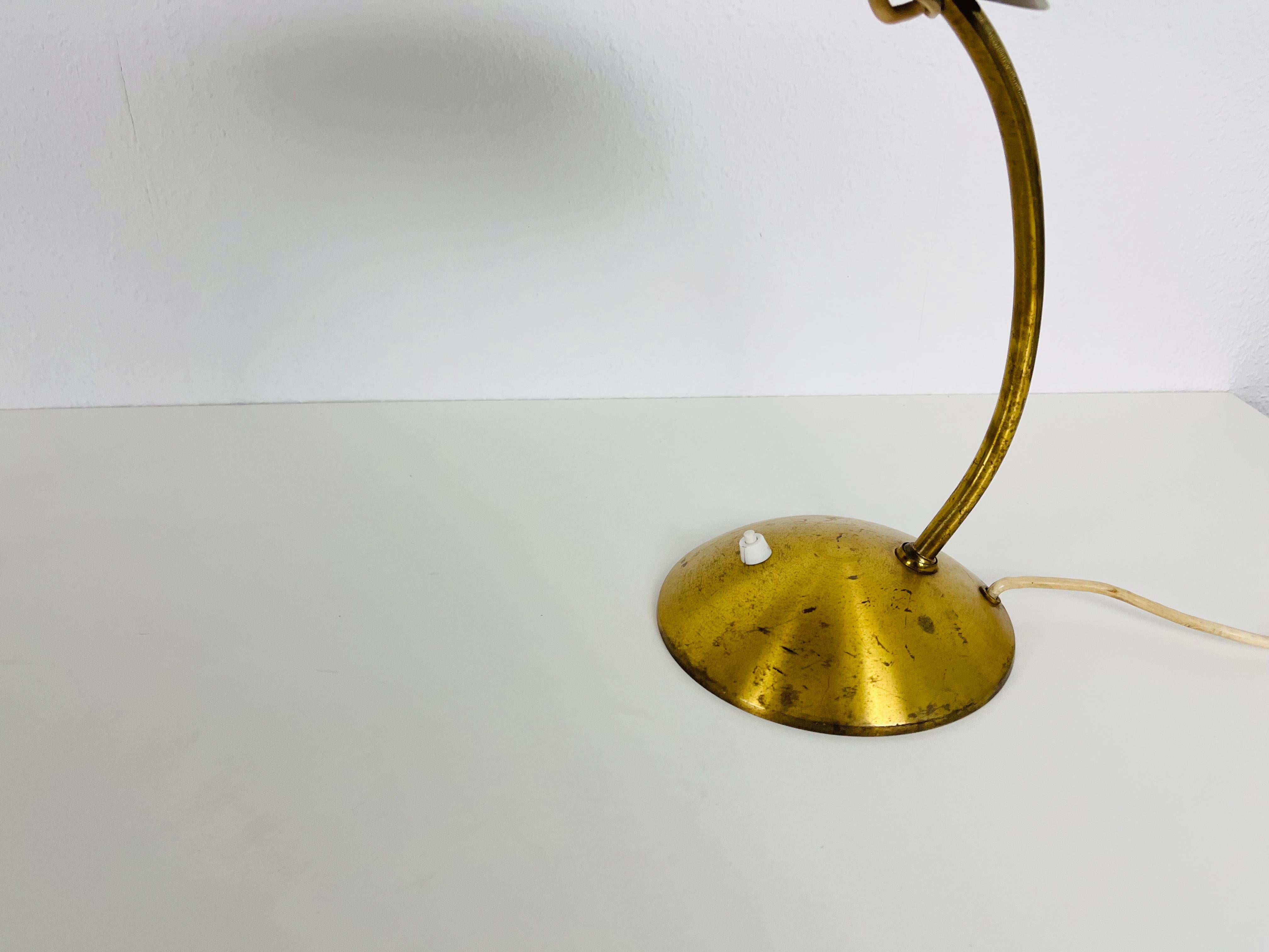 Extraordinary Mid-Century Modern Kaiser Brass Table Lamps, Pair, 1960s For Sale 8