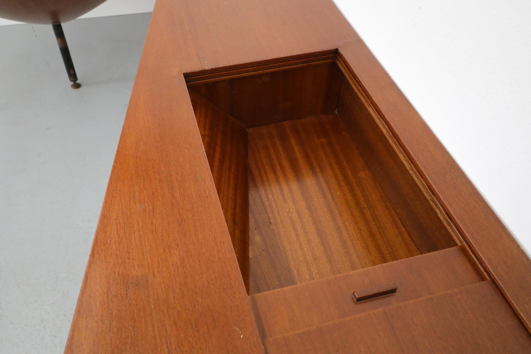 Sculptural Wall-Mounted Mid-Century Teak Console, Style of Ico Parisi, 1950s For Sale 4