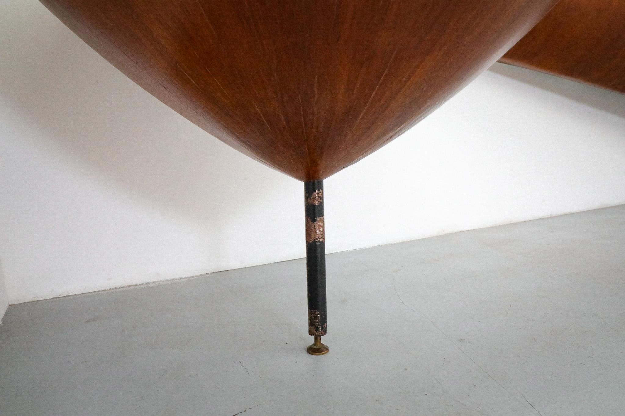 Sculptural Wall-Mounted Mid-Century Teak Console, Style of Ico Parisi, 1950s For Sale 1