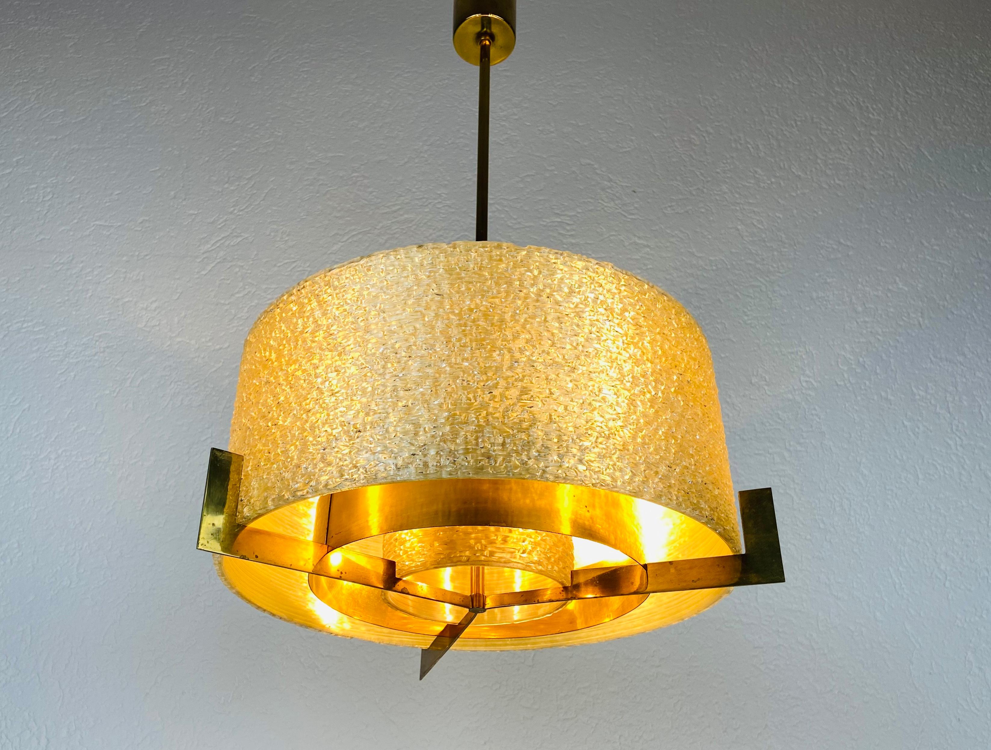 Extraordinary Midcentury Brass Chandelier by Kaiser, Germany, 1960s In Good Condition For Sale In Hagenbach, DE