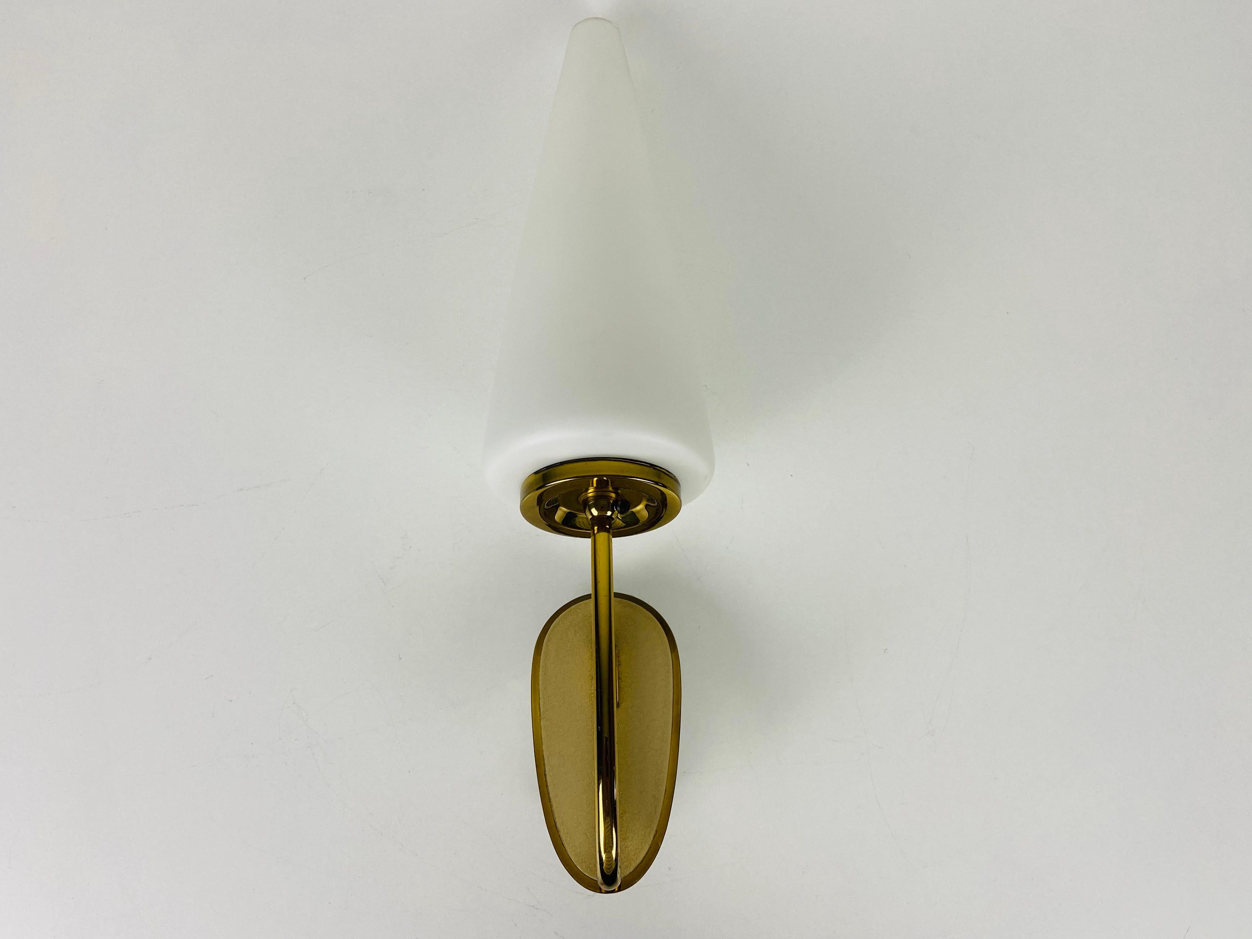 Very rare wall lamp made in the style of Maison Lunel from the 1950s. The light has brass body with an opaline glass.

The light requires an E14 light bulb. Very good vintage condition.

Free worldwide express shipping.