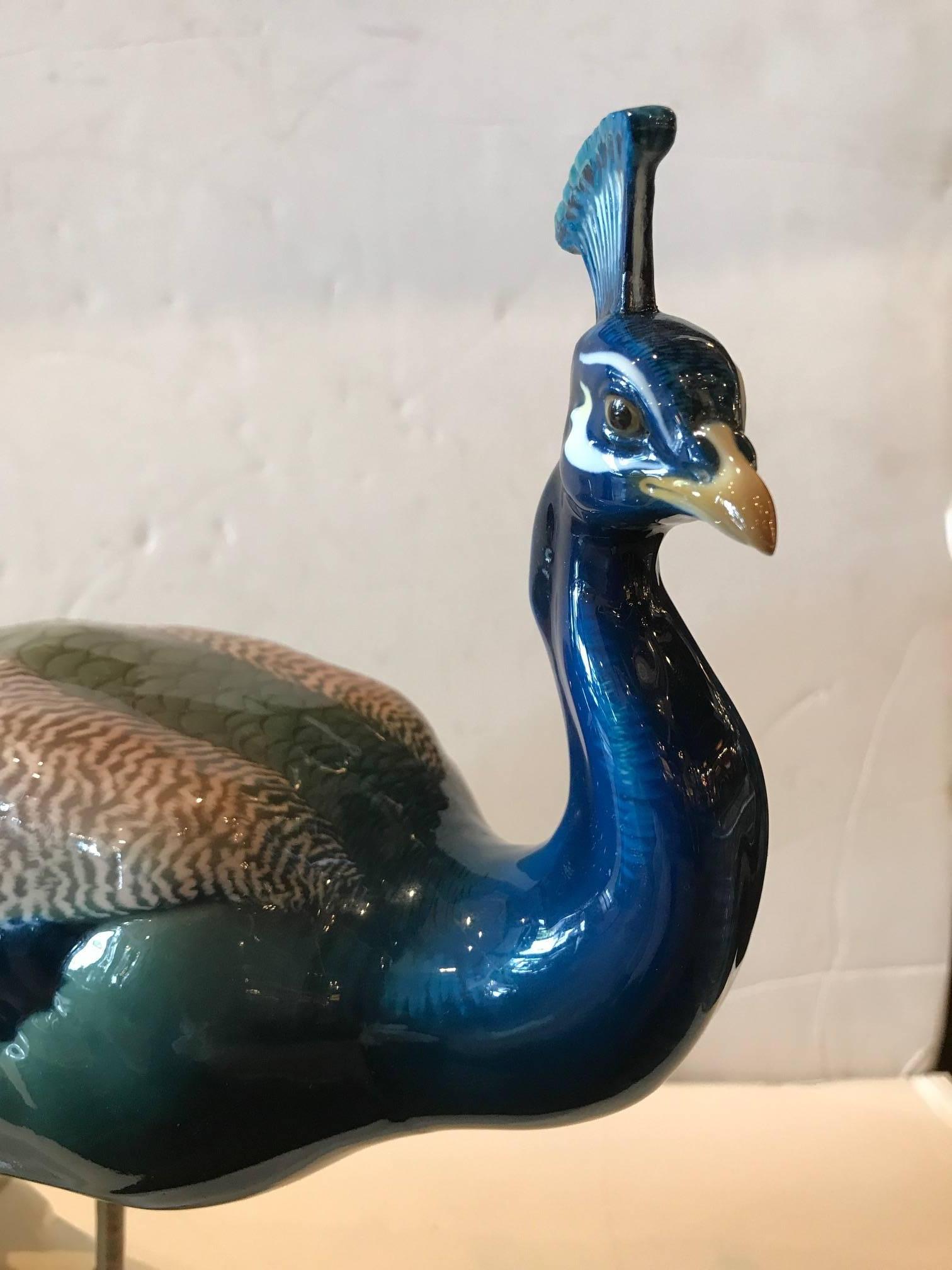 Extraordinario pavo real de Nymphenburg Porcelain pintado a mano, firmado y fechado en 1912 Alemán en venta