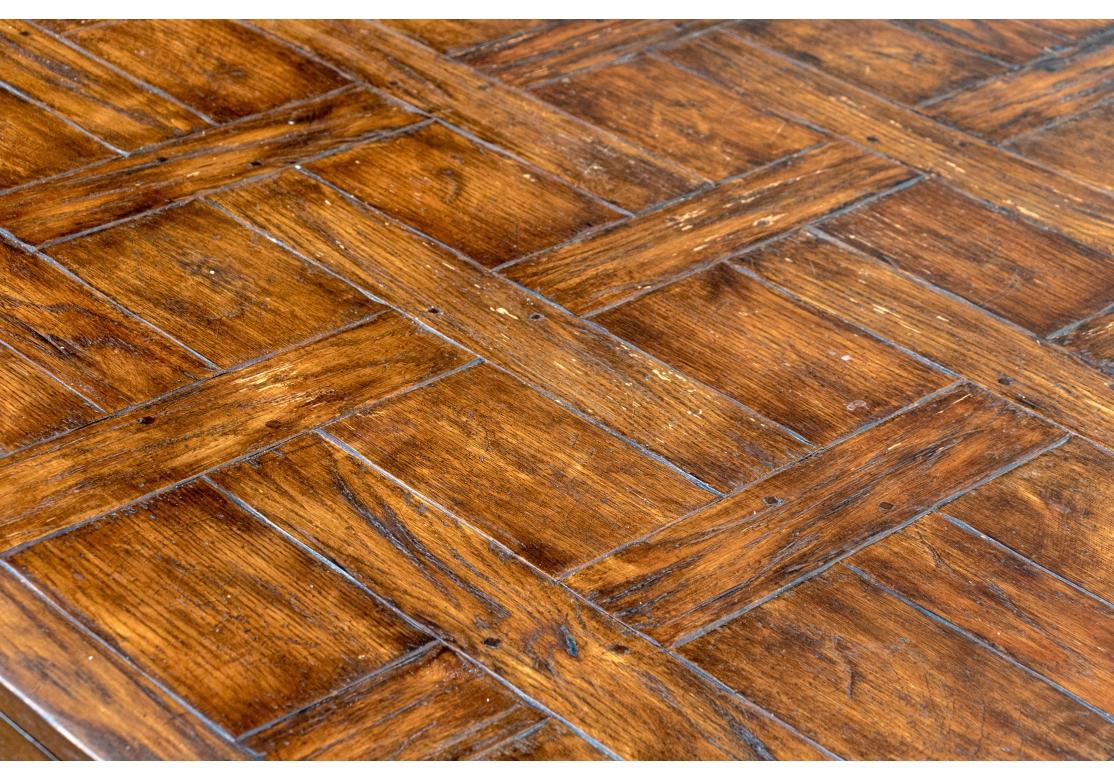 Extraordinaire Table de salle à manger en parquet Oak sur supports chromés en vente 3