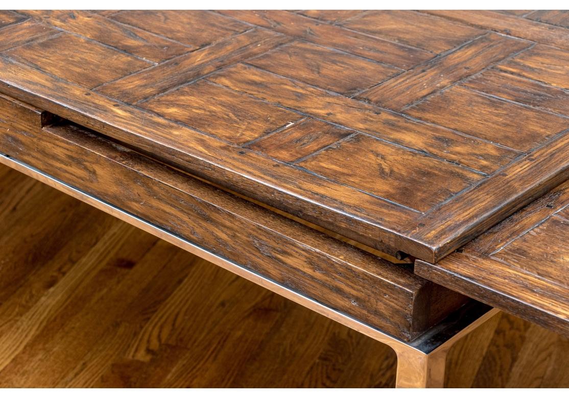 Extraordinaire Table de salle à manger en parquet Oak sur supports chromés en vente 7