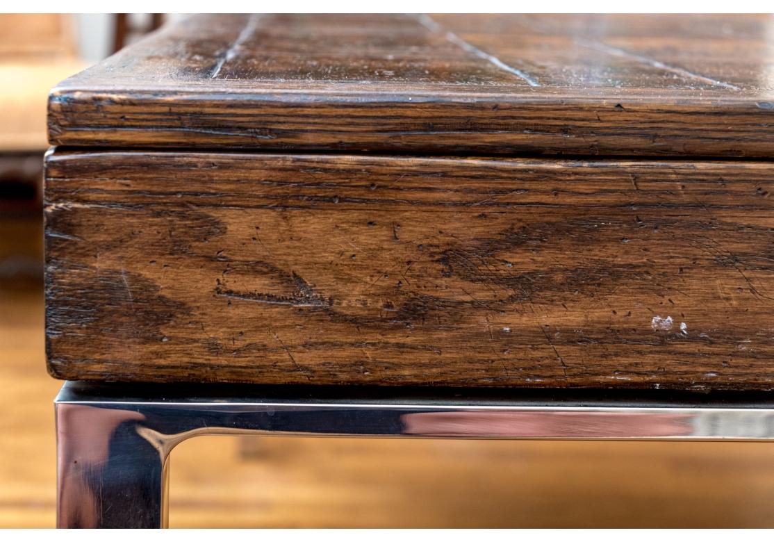 Mid-Century Modern Extraordinaire Table de salle à manger en parquet Oak sur supports chromés en vente